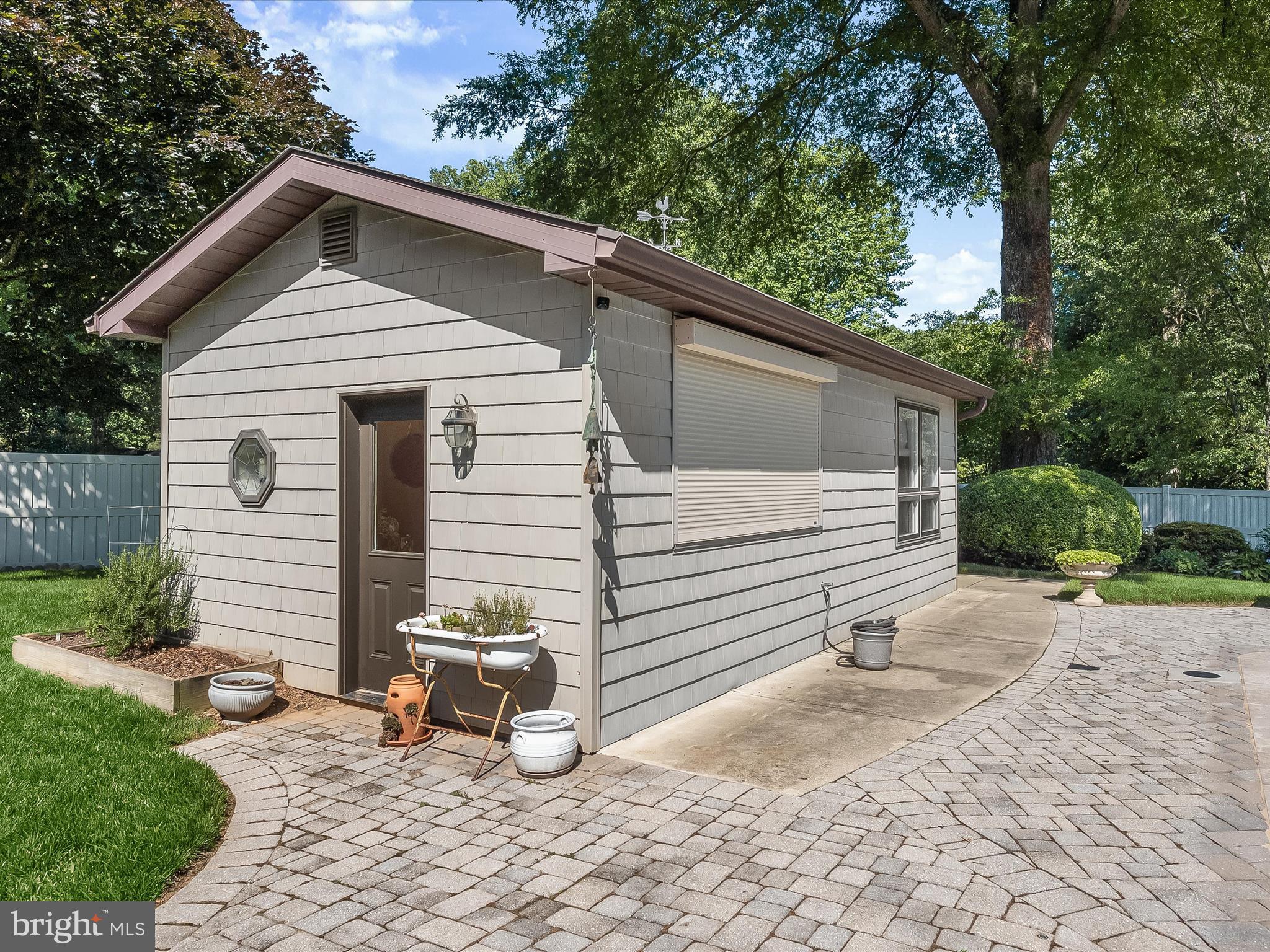 BURTONSVILLE - Residential