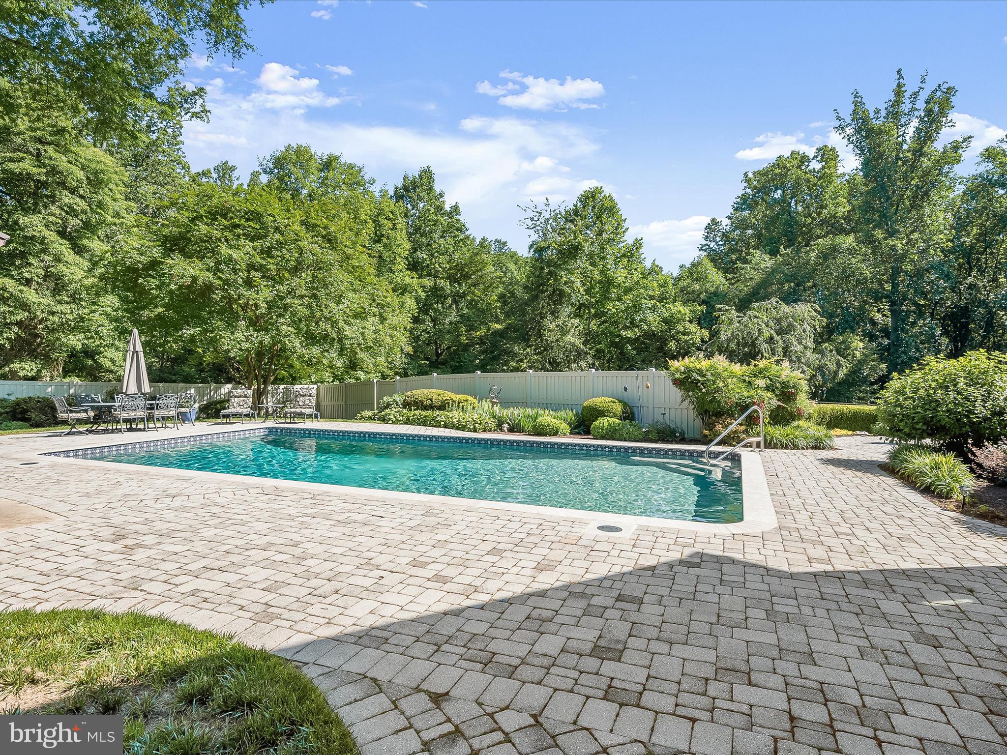 BURTONSVILLE - Residential