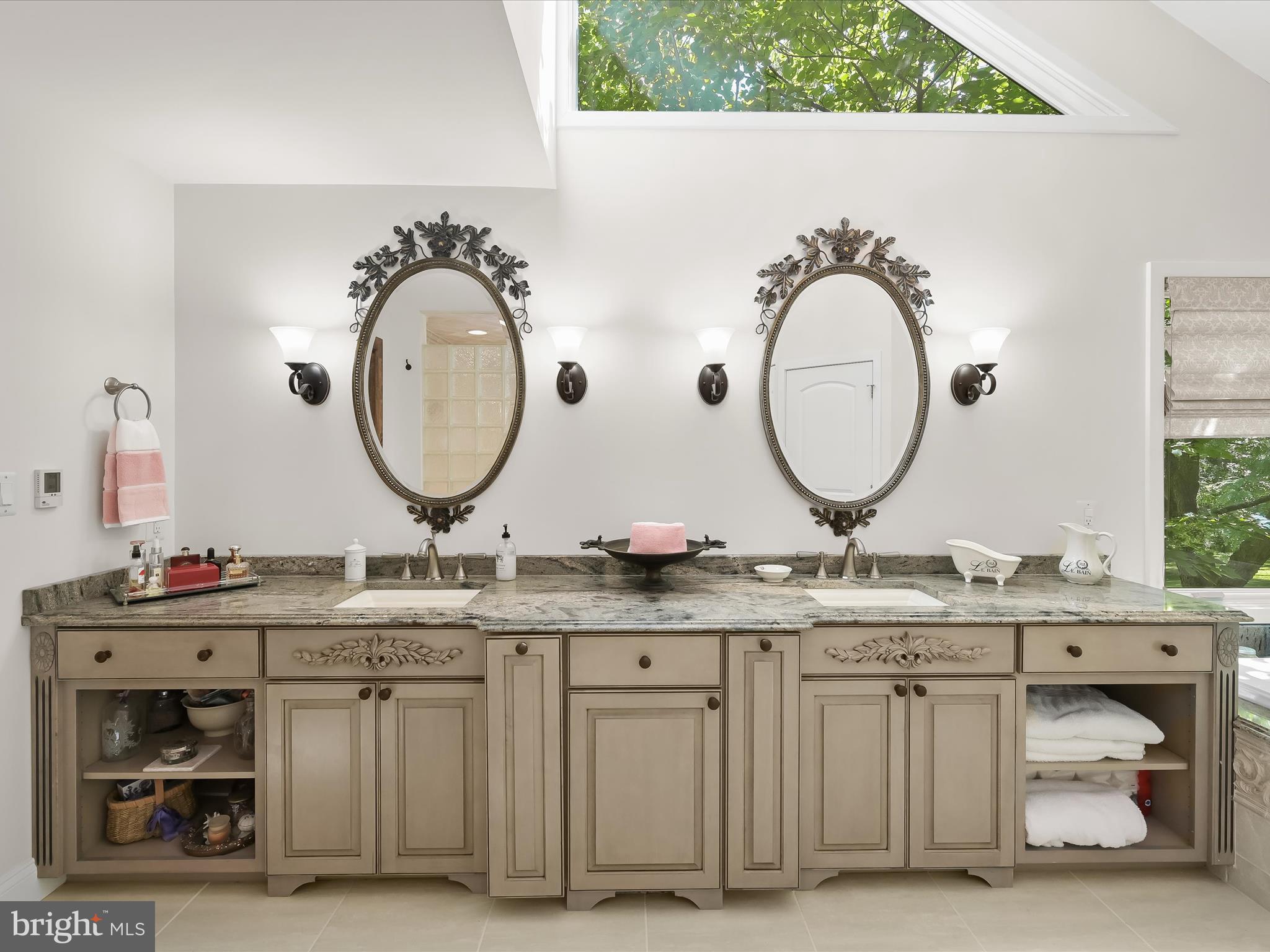 BURTONSVILLE - Residential