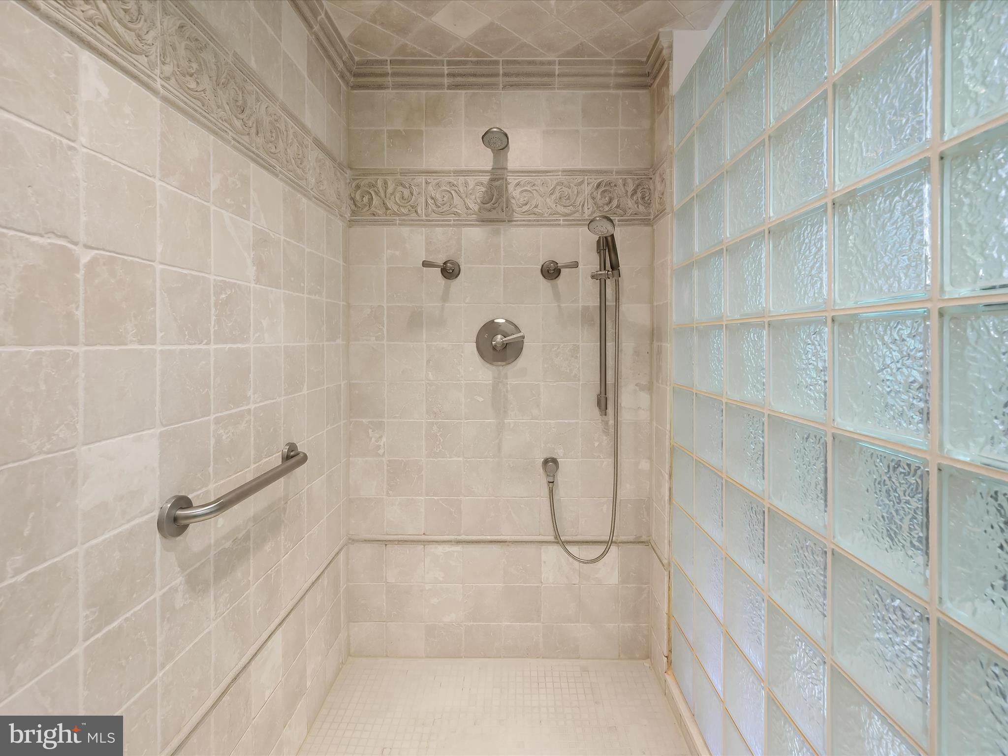 BURTONSVILLE - Residential