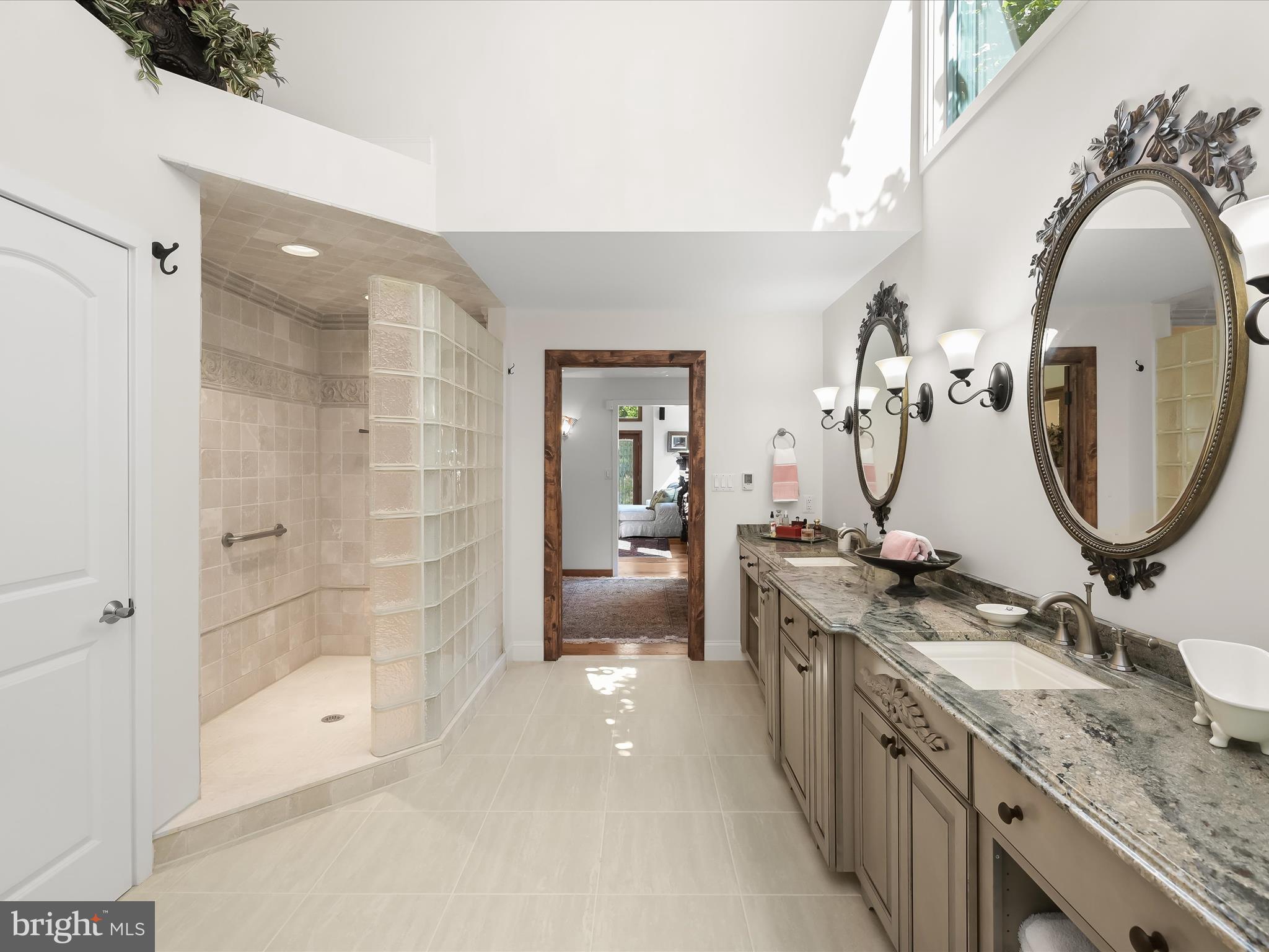 BURTONSVILLE - Residential