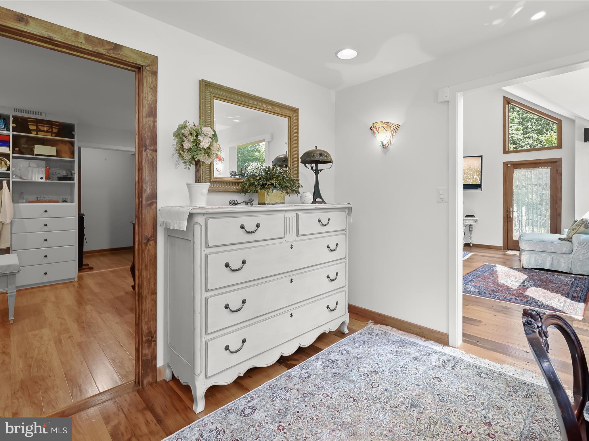 BURTONSVILLE - Residential