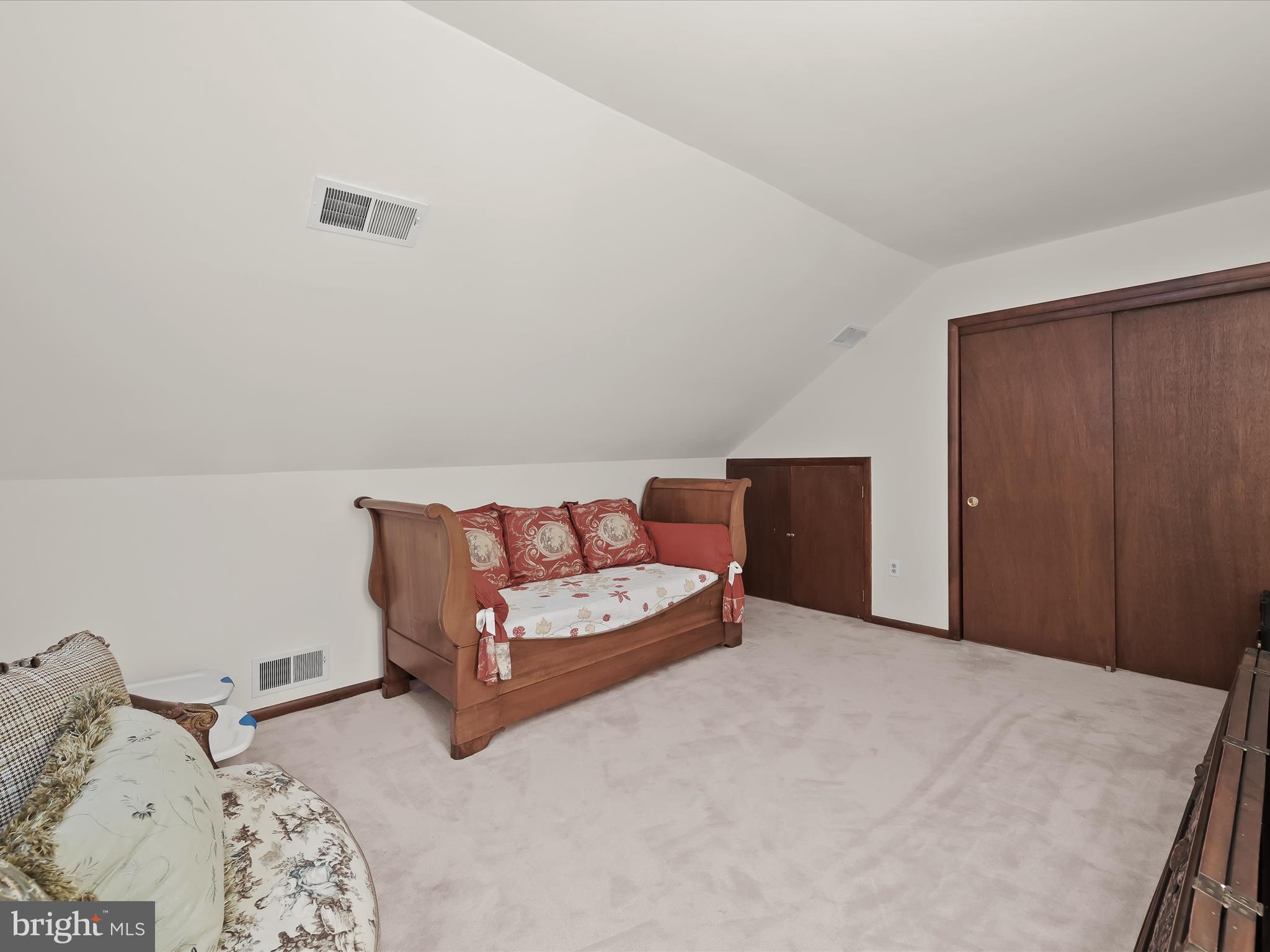 BURTONSVILLE - Residential