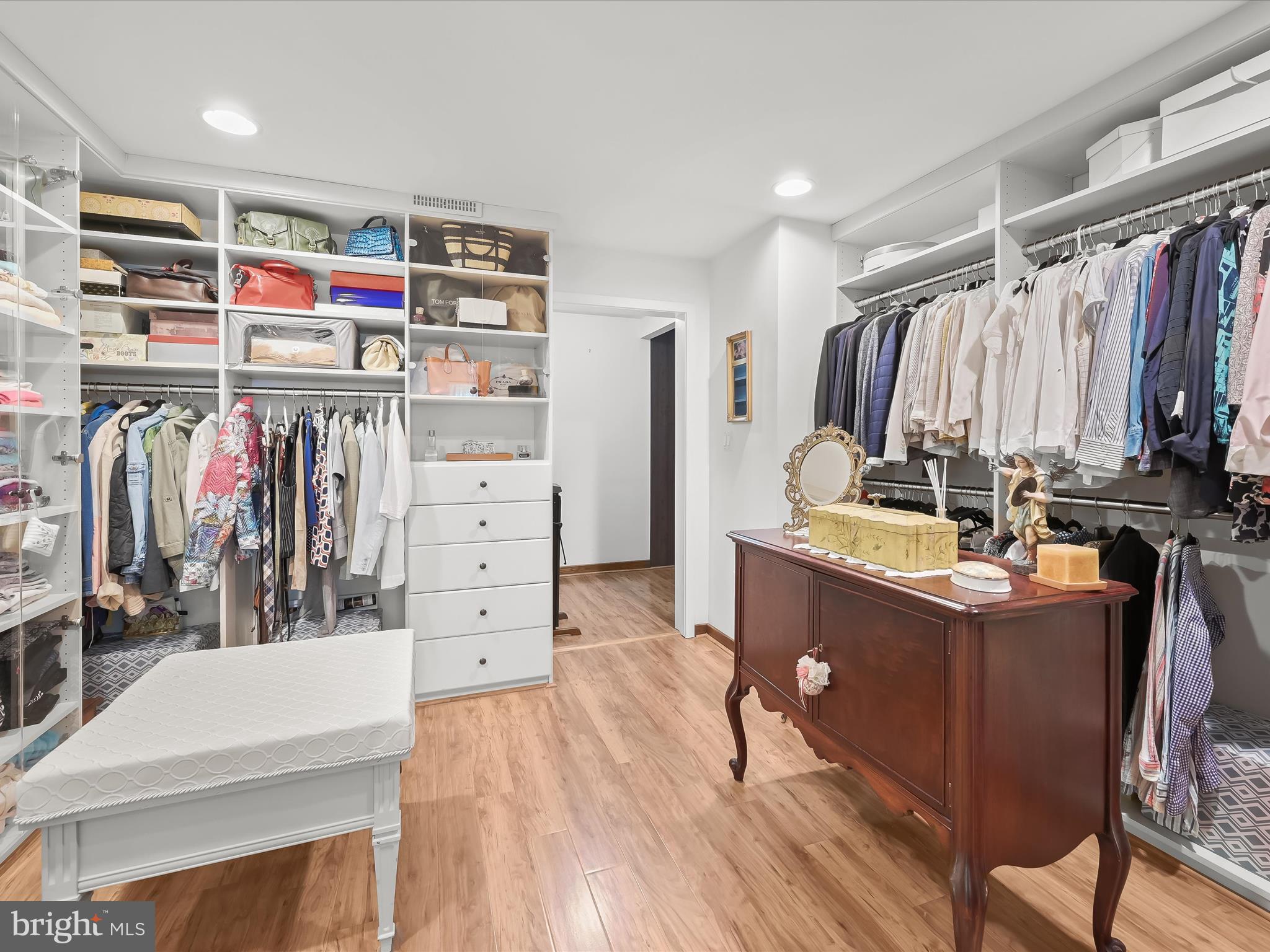 BURTONSVILLE - Residential