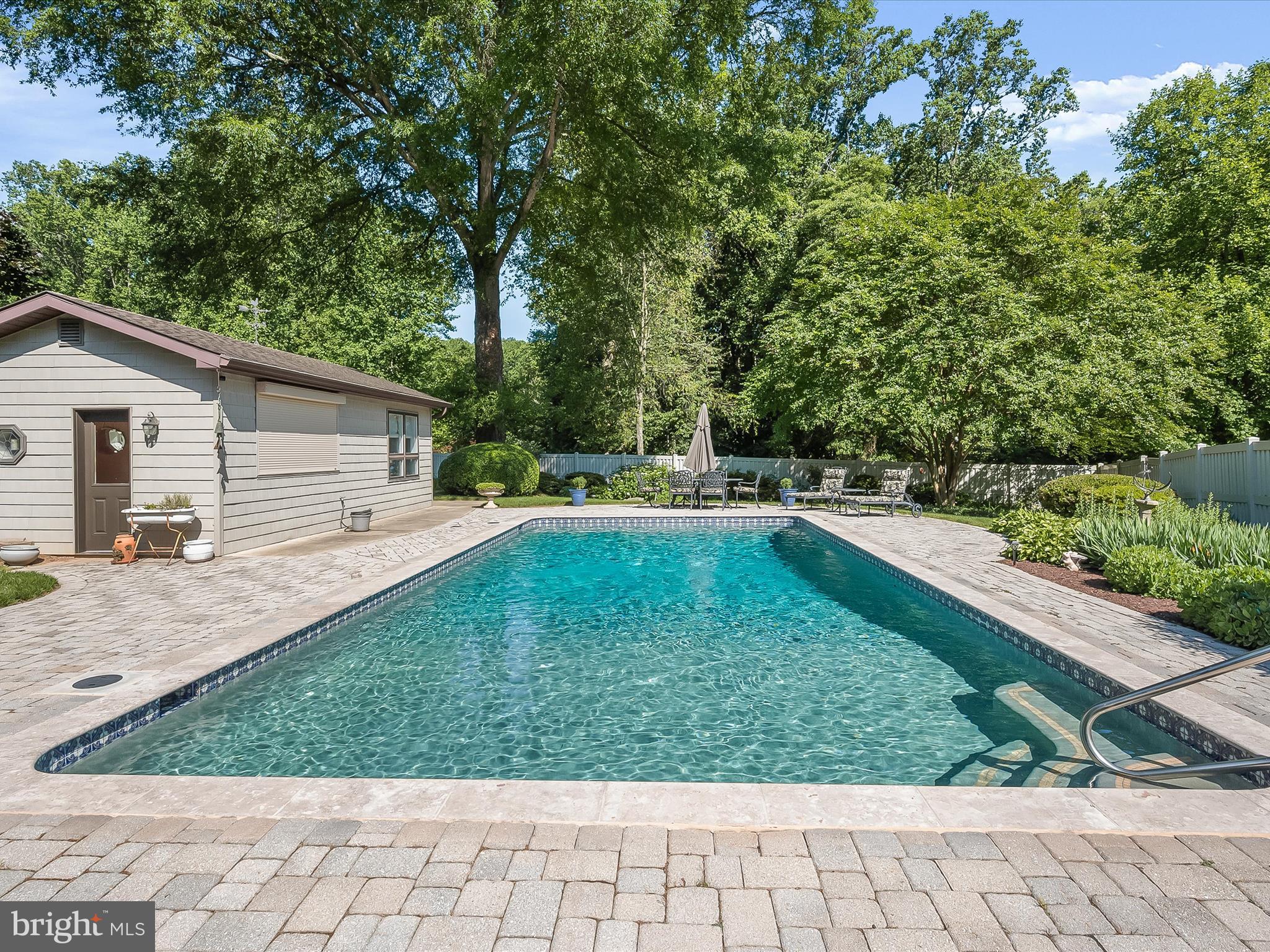 BURTONSVILLE - Residential