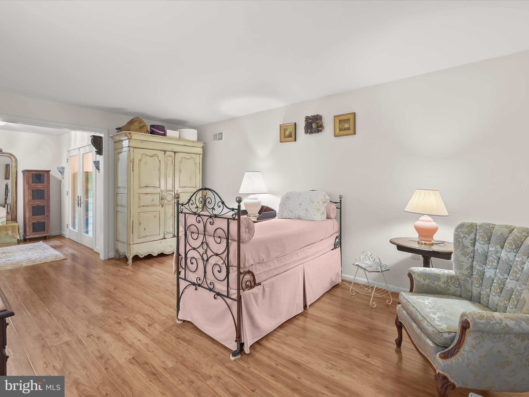 BURTONSVILLE - Residential