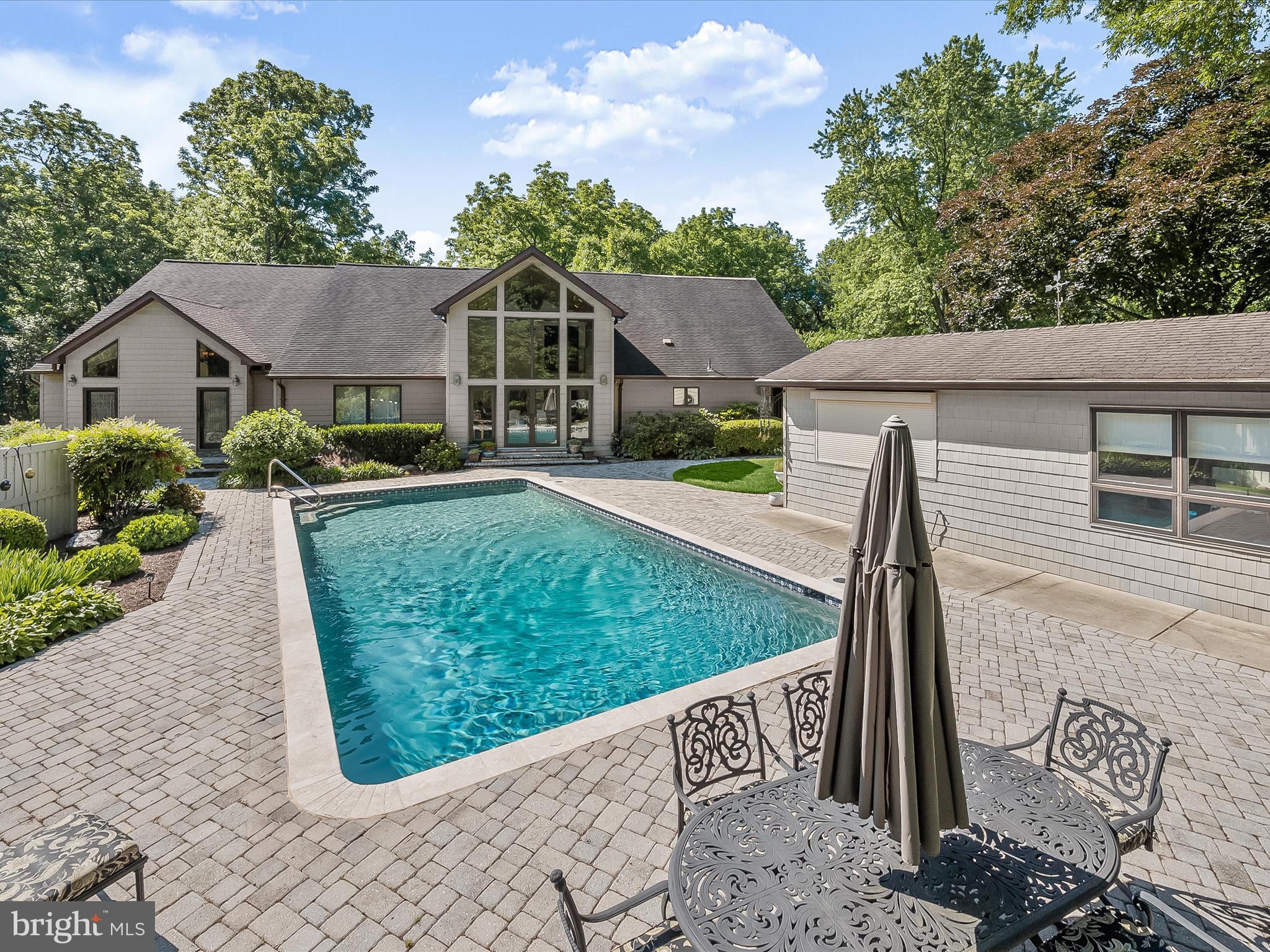 BURTONSVILLE - Residential