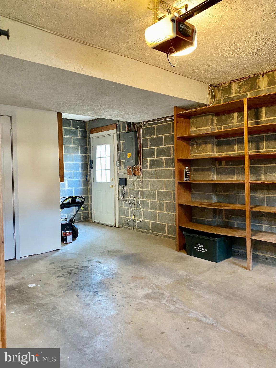 BEVERLY MANOR - Residential Lease