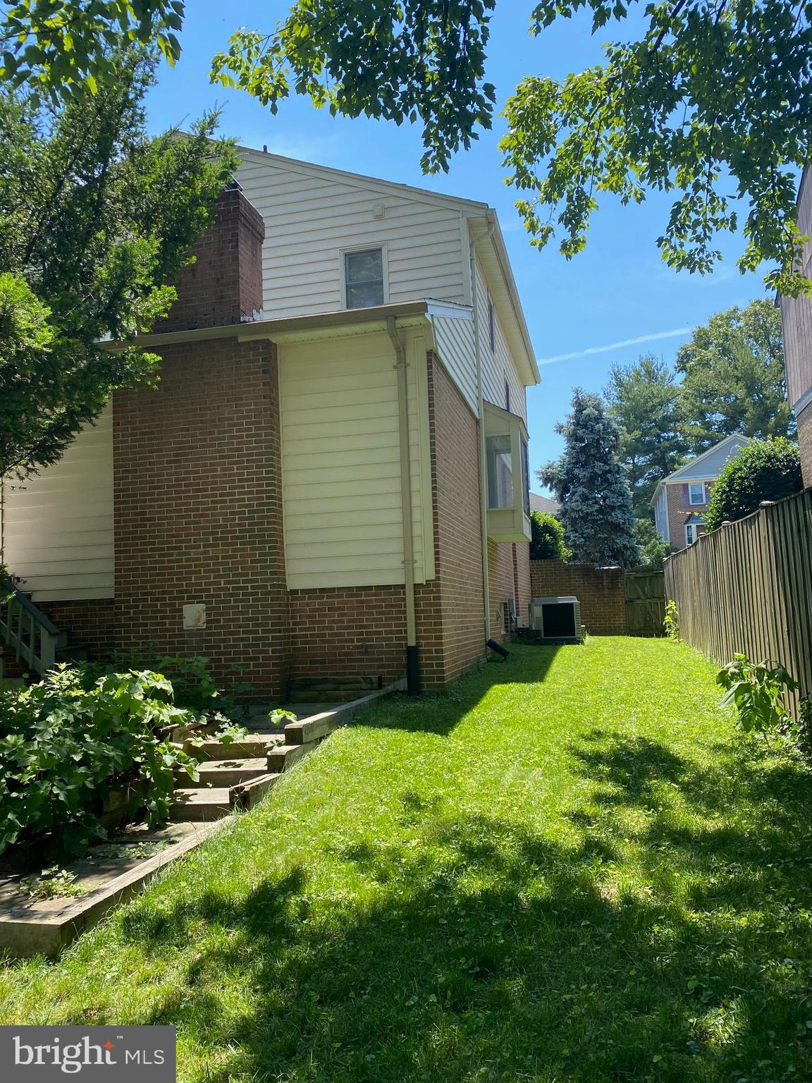 BEVERLY MANOR - Residential Lease