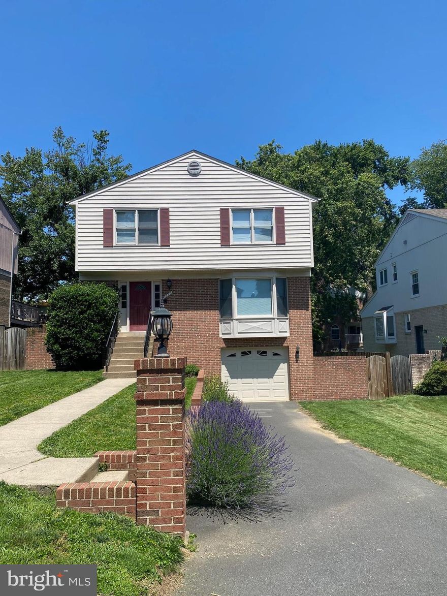 SUNNY AND SPACIOUS, FULLY RENOVATED 3BR/2FB/2HB, BRICK FRONT COLONIAL W/GARAGE IN BEVERLY MANOR.NEWER CARPET, KITCHEN CABINETS, GRANITE TOPS W/SS APPLIANCES. ACCESS TO DECK FROM DINING  ROOM & FAMILY ROOM. 2 FIREPLACES, LARGE ROOMS AND LOTS OF STORAGE. FENCED BACK YARD. MINUTES TO TYSONS CORNER AND DC. NO SMOKING & PETS. TENANTS OCCUPIED.