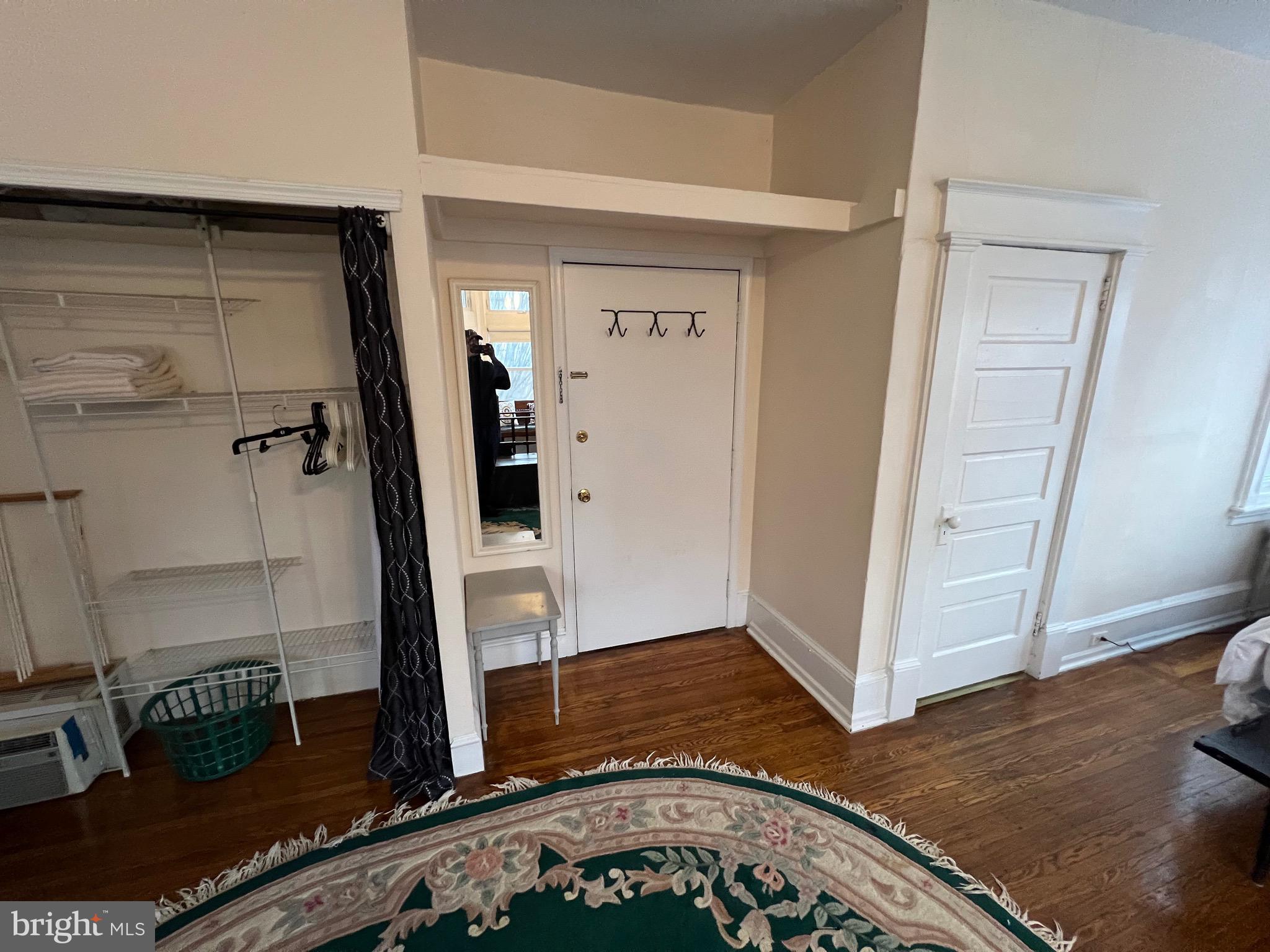 UNIVERSITY CITY - Residential Lease