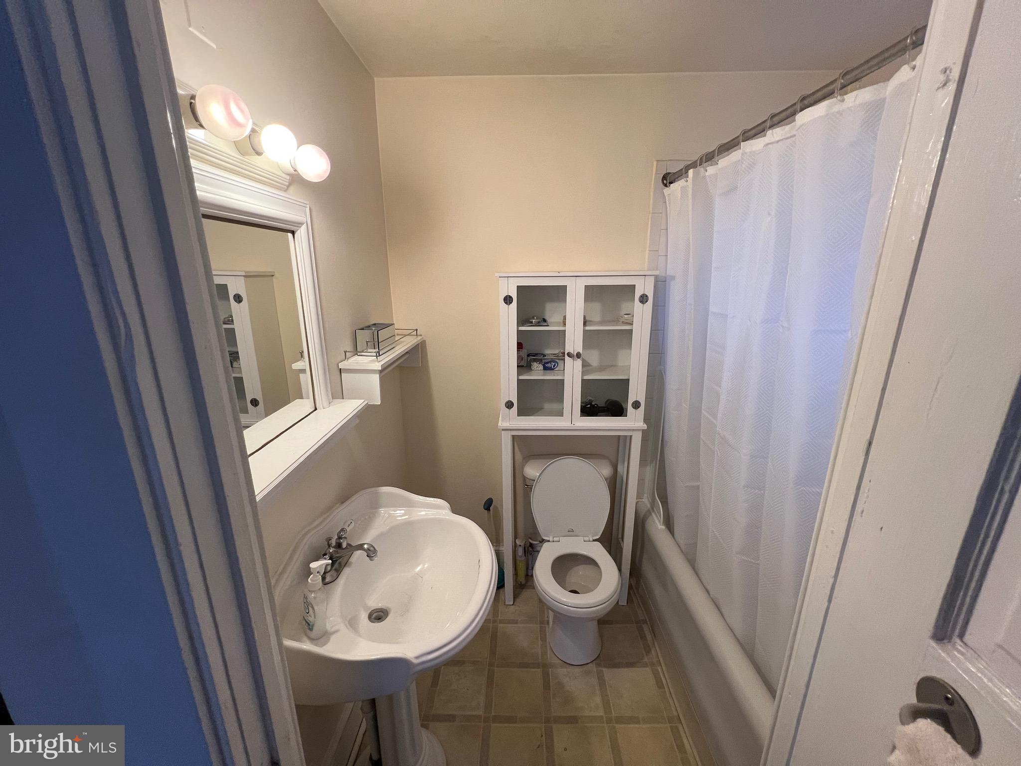 UNIVERSITY CITY - Residential Lease