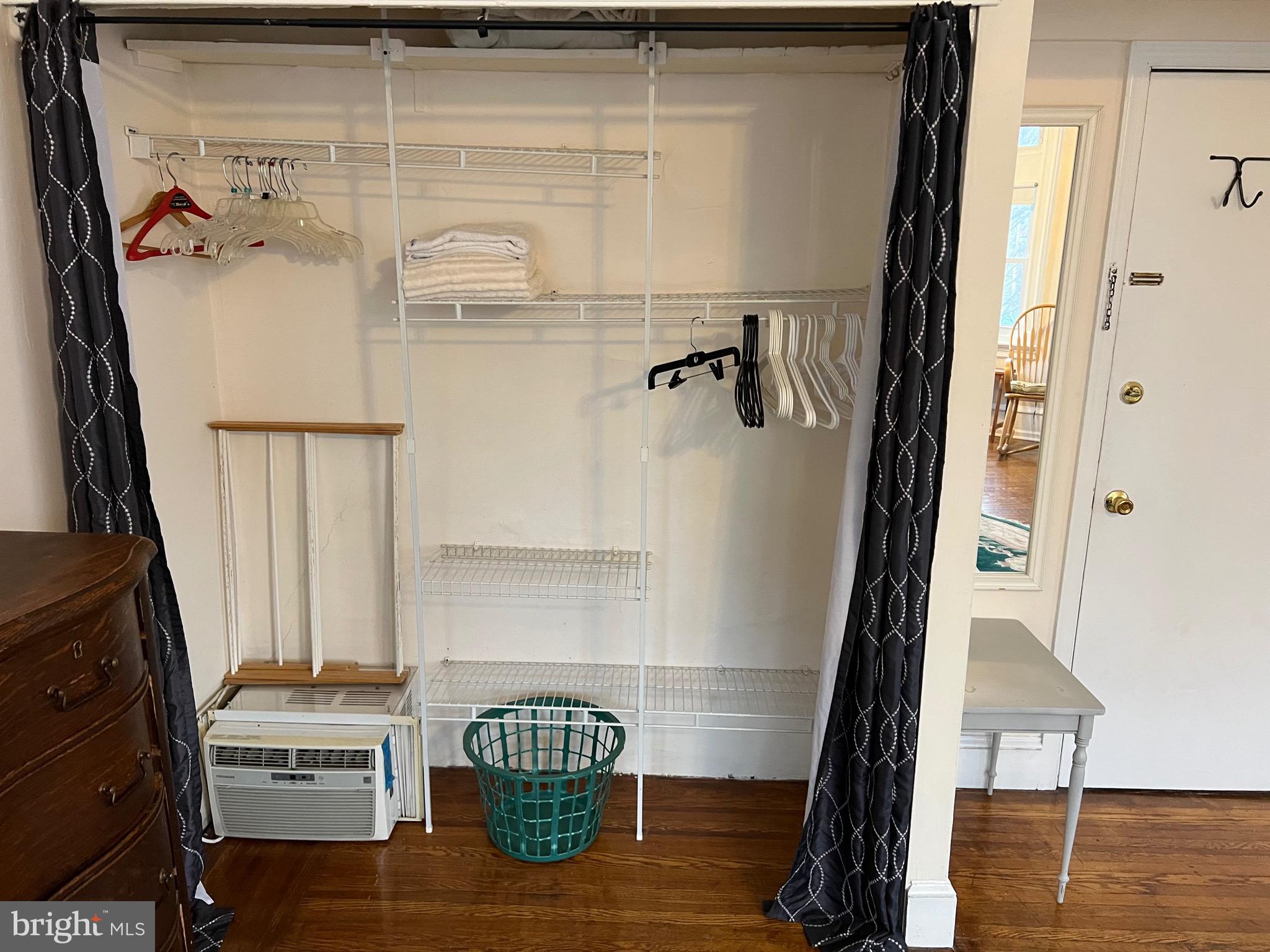 UNIVERSITY CITY - Residential Lease