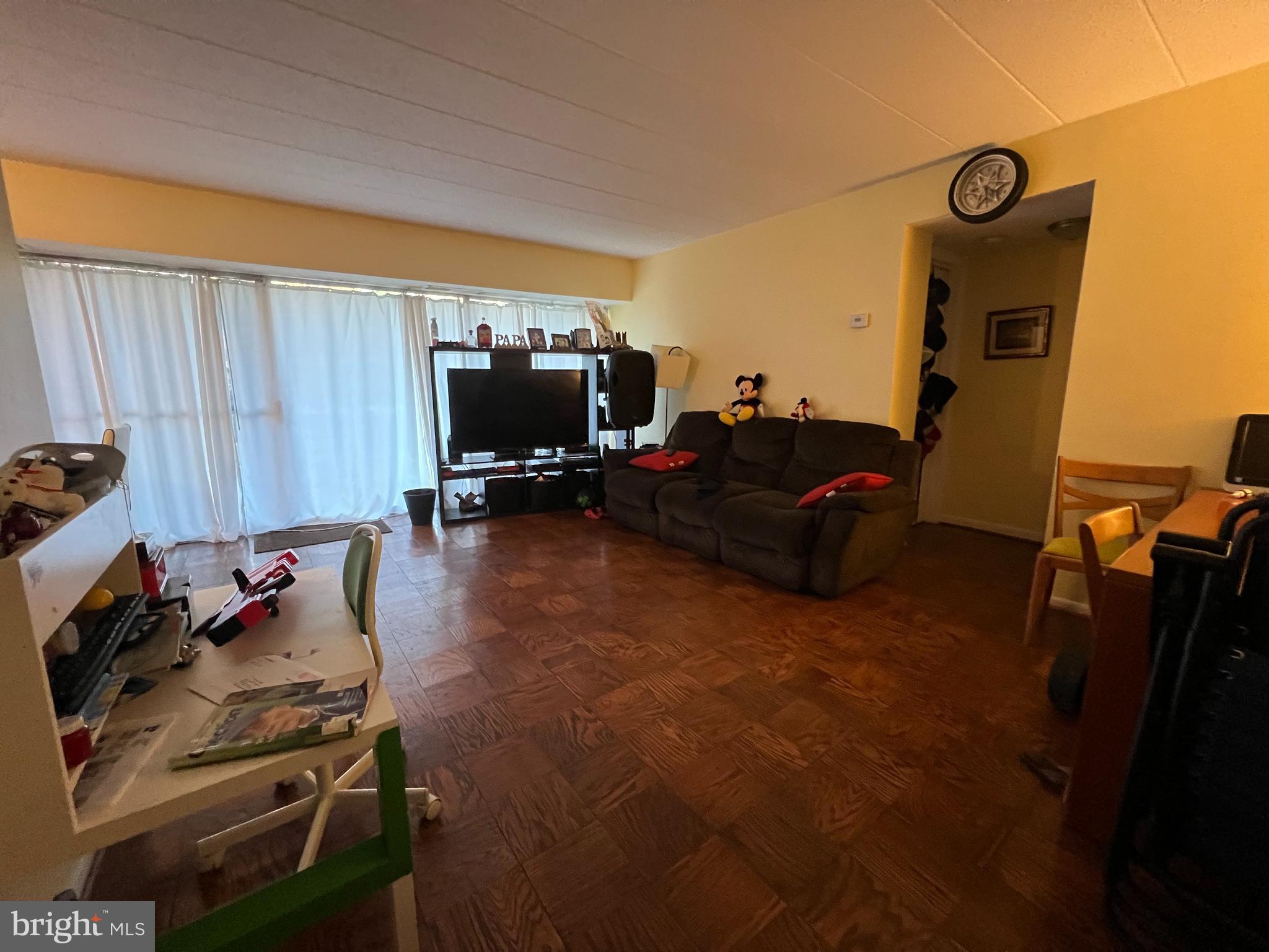 PRESIDENTIAL PARK - Residential Lease