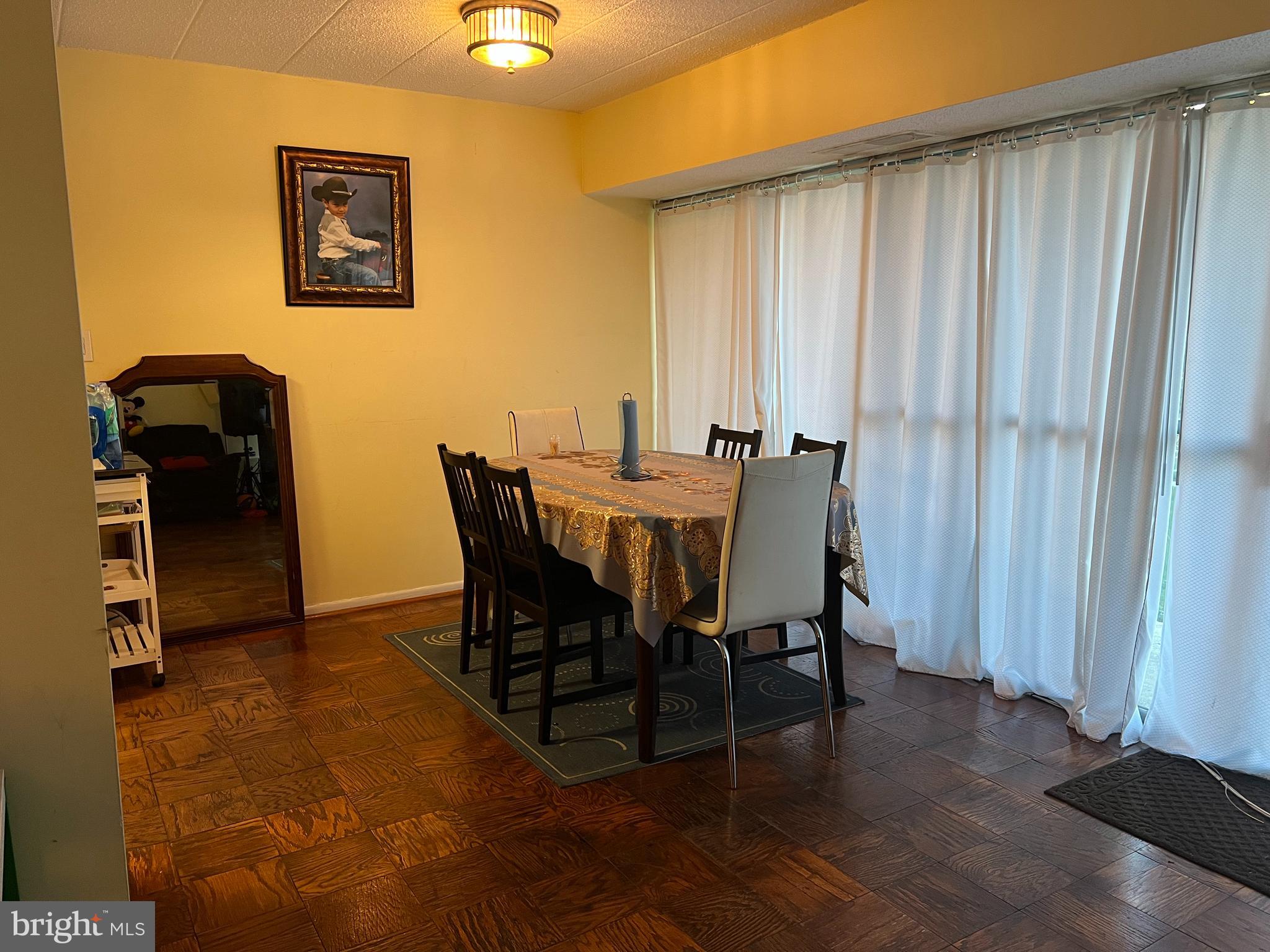 PRESIDENTIAL PARK - Residential Lease