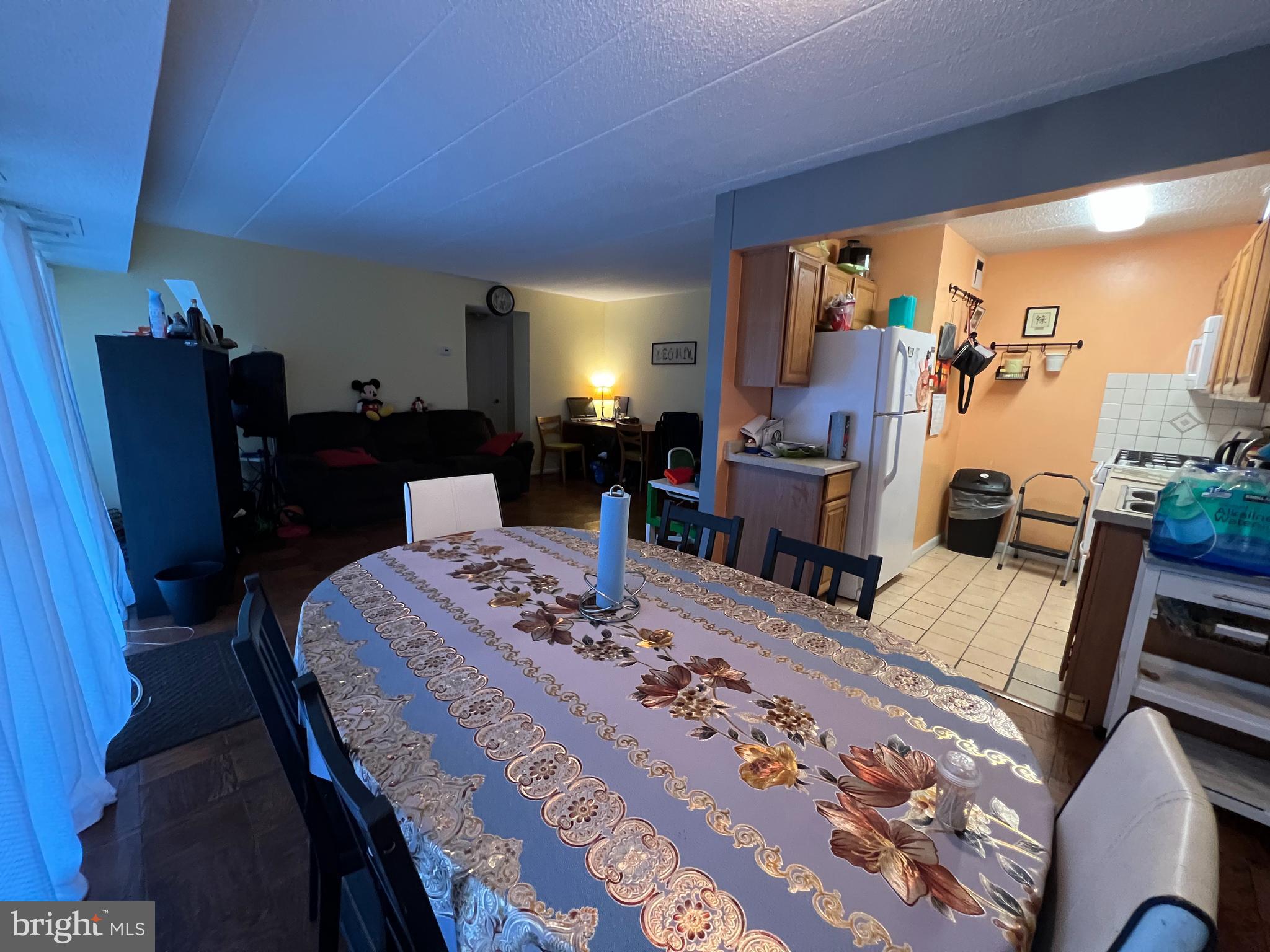 PRESIDENTIAL PARK - Residential Lease