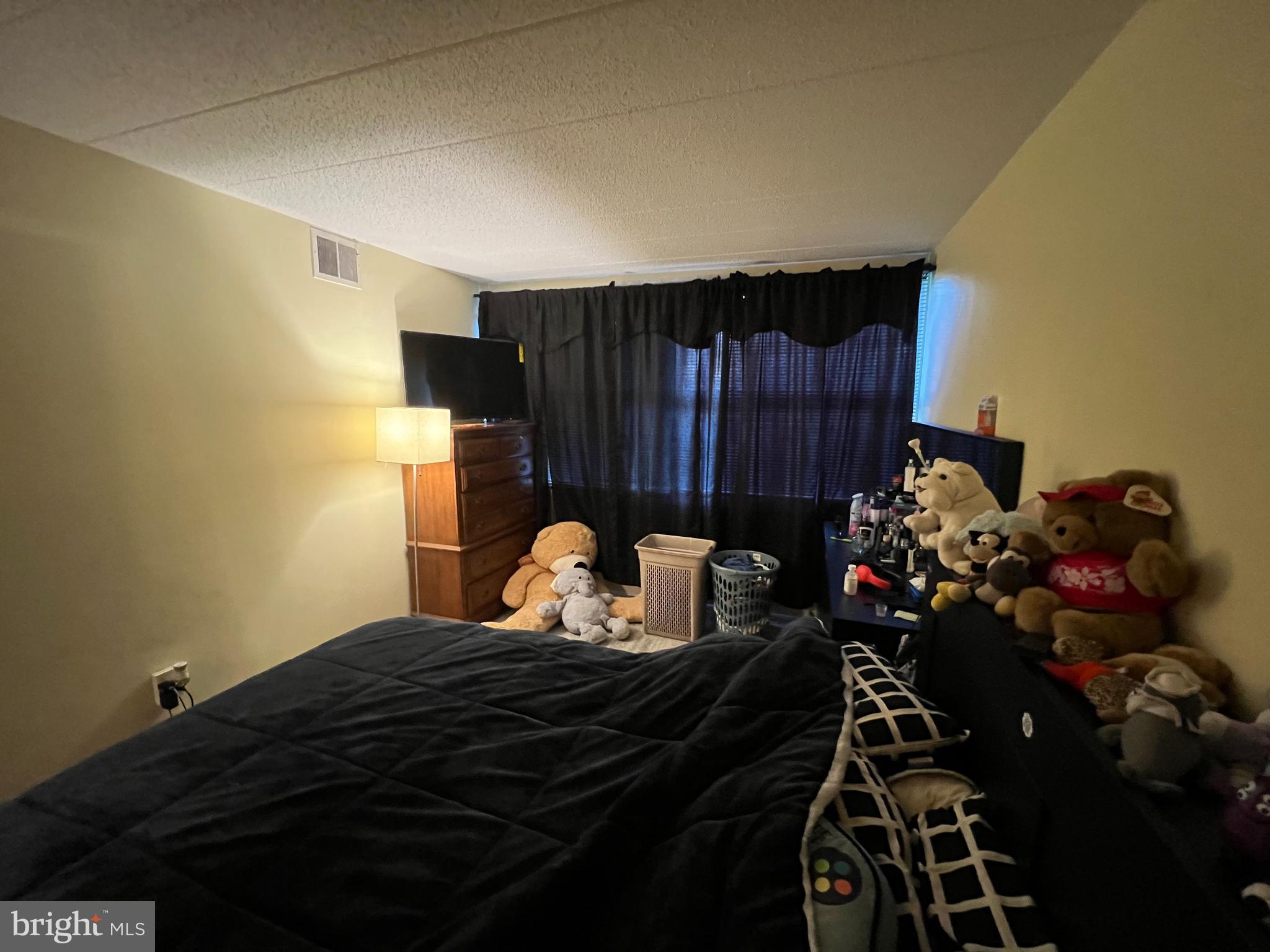 PRESIDENTIAL PARK - Residential Lease