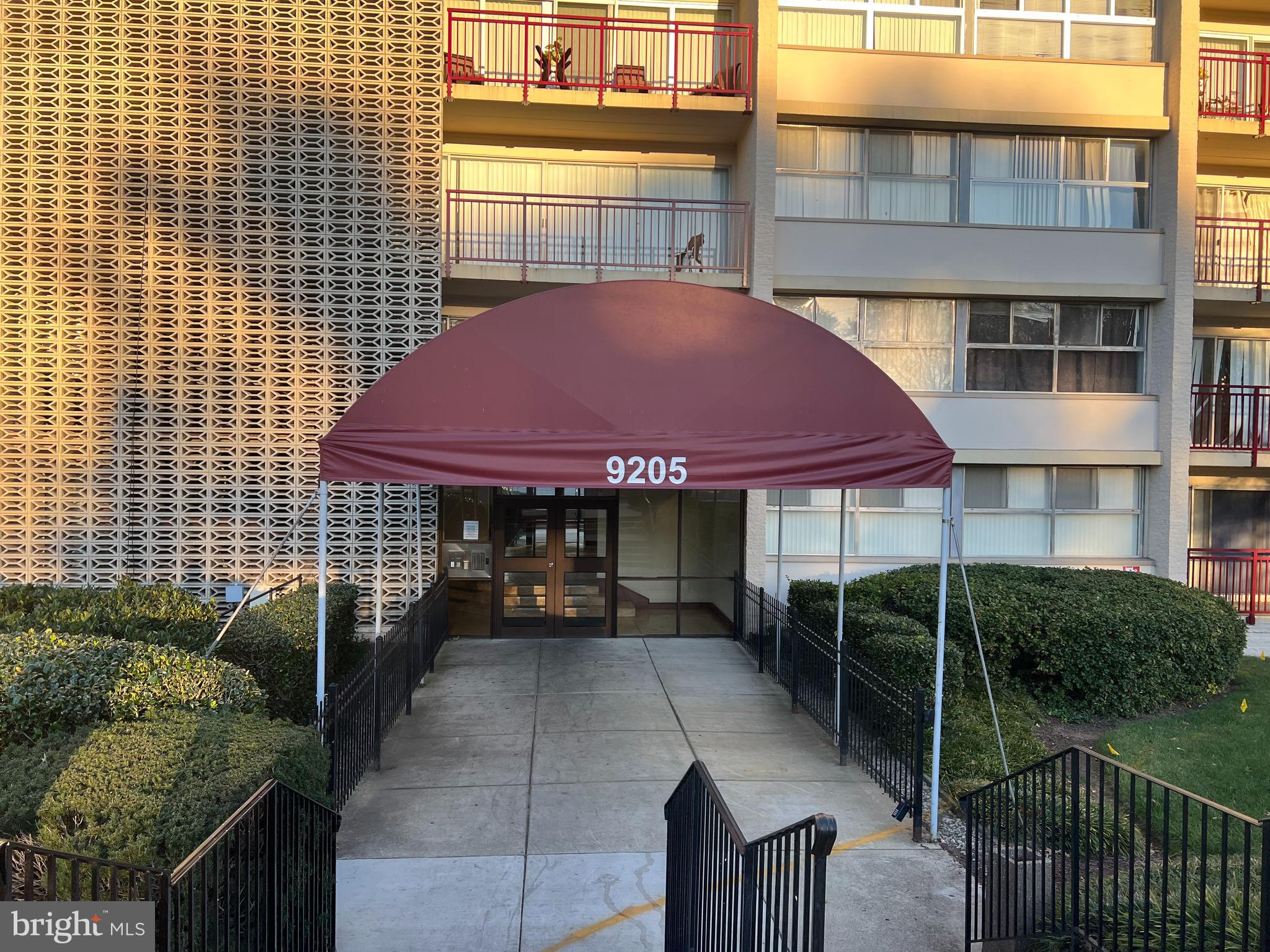 PRESIDENTIAL PARK - Residential Lease