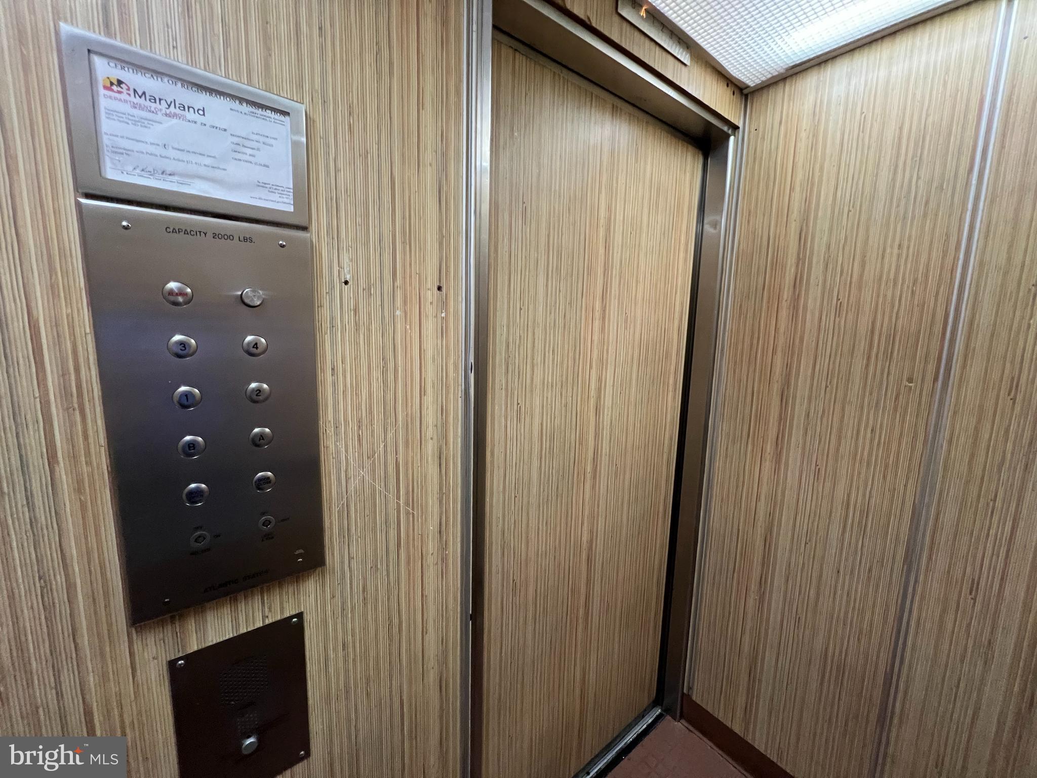 PRESIDENTIAL PARK - Residential Lease