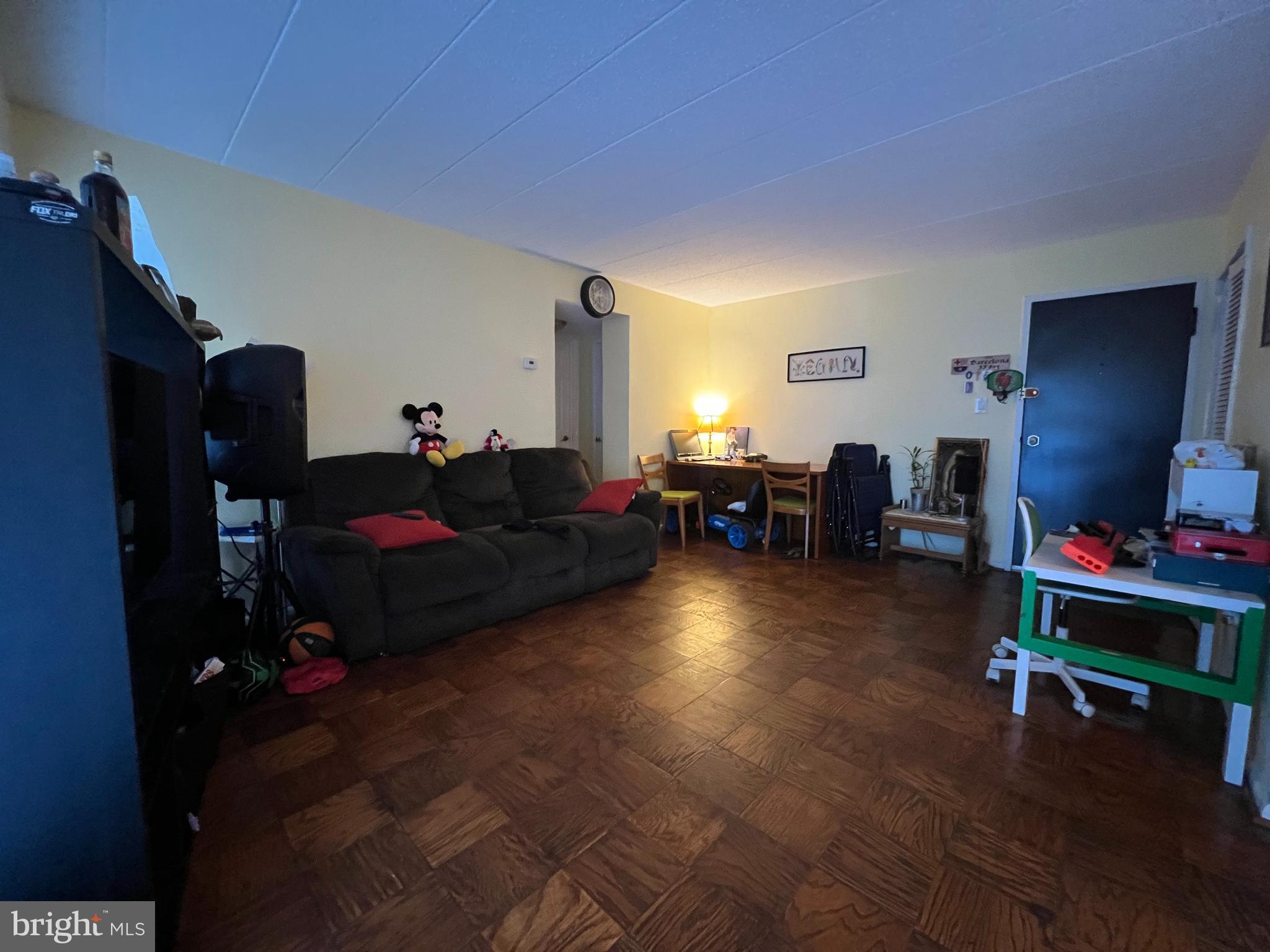 PRESIDENTIAL PARK - Residential Lease