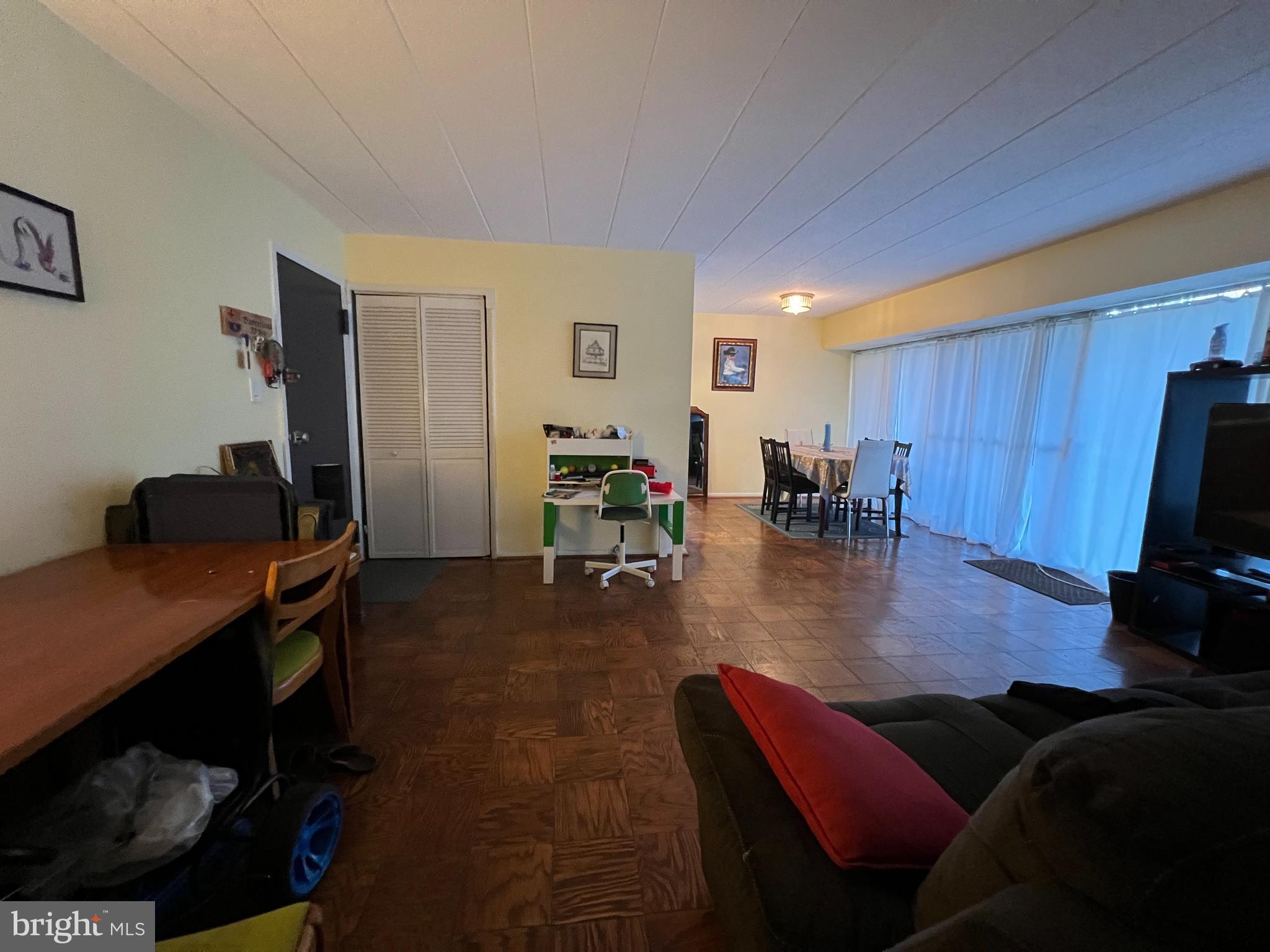 PRESIDENTIAL PARK - Residential Lease