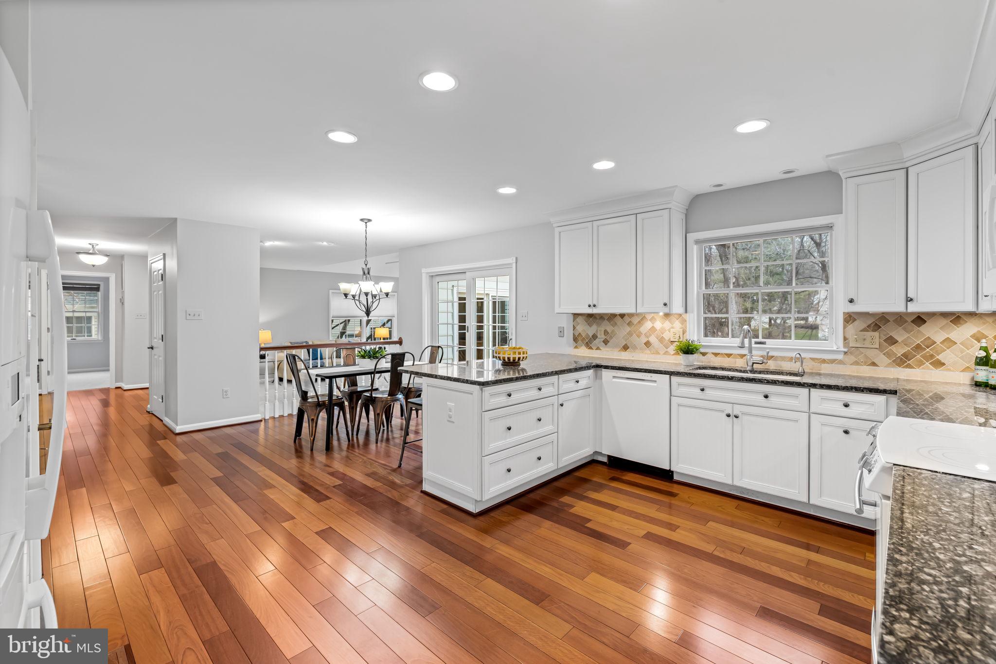 RIVER HILL - Residential