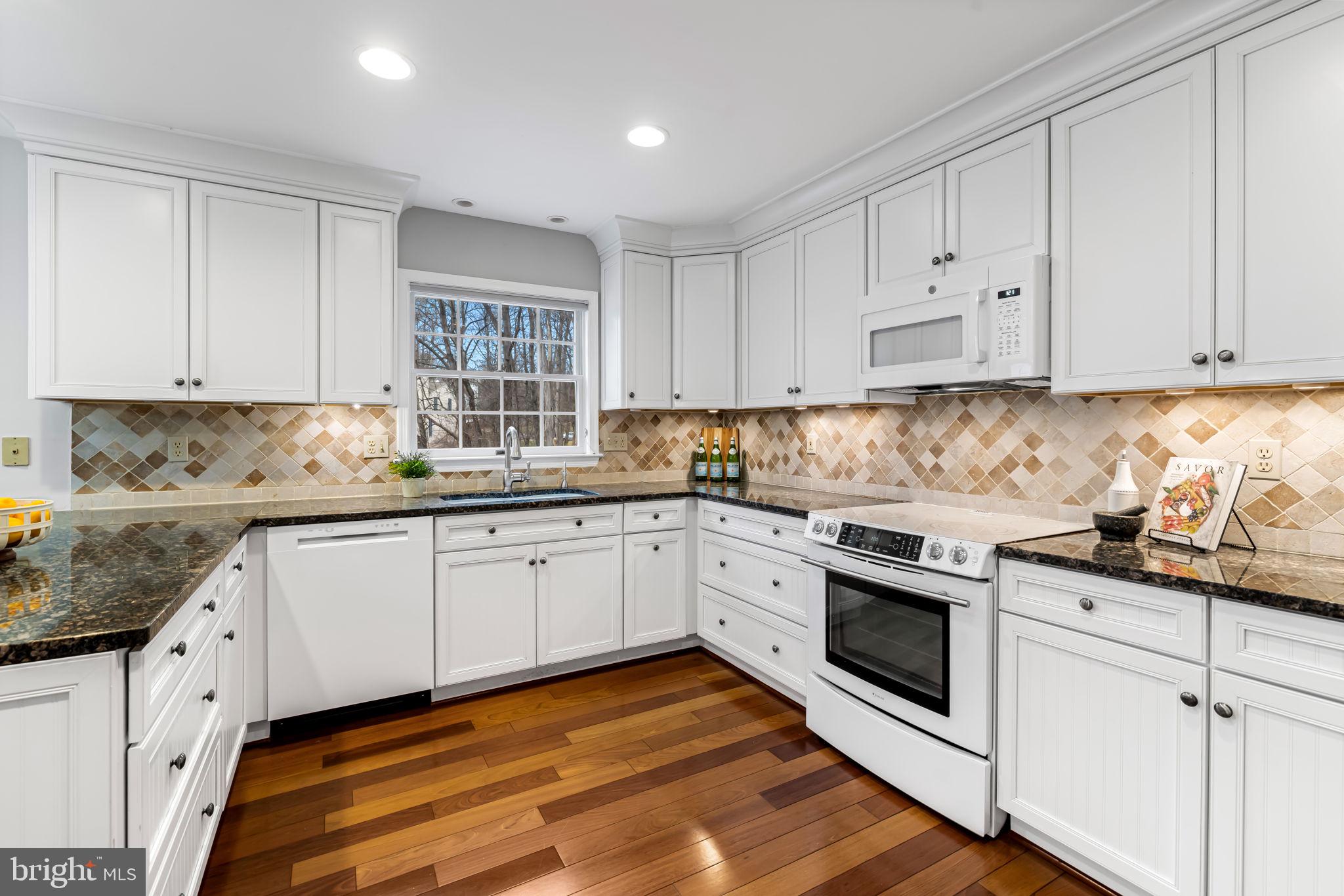 RIVER HILL - Residential