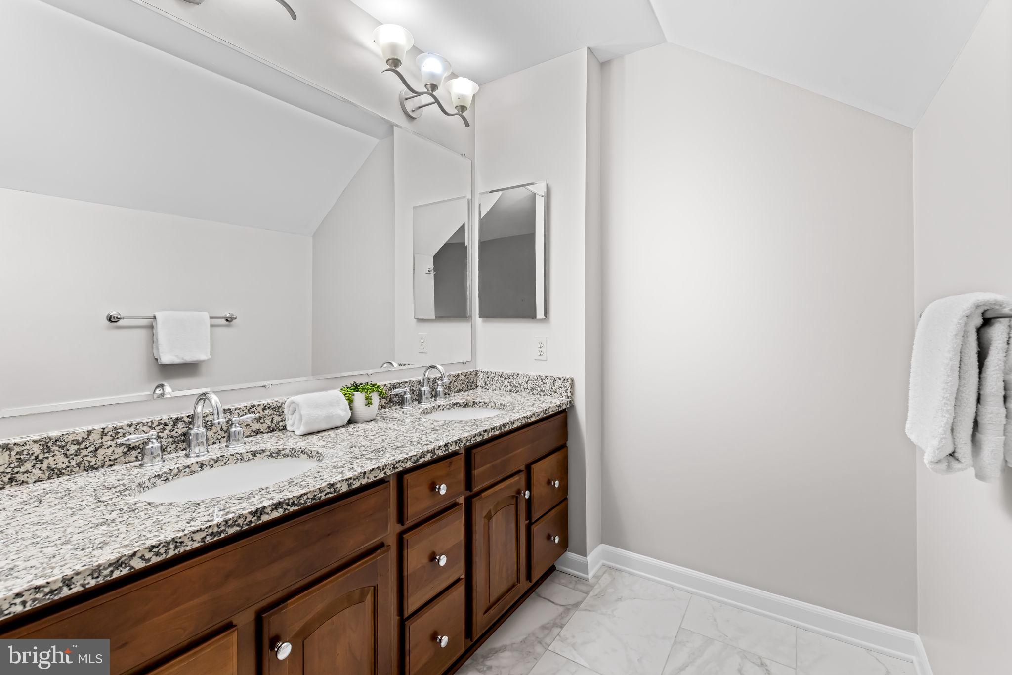 RIVER HILL - Residential