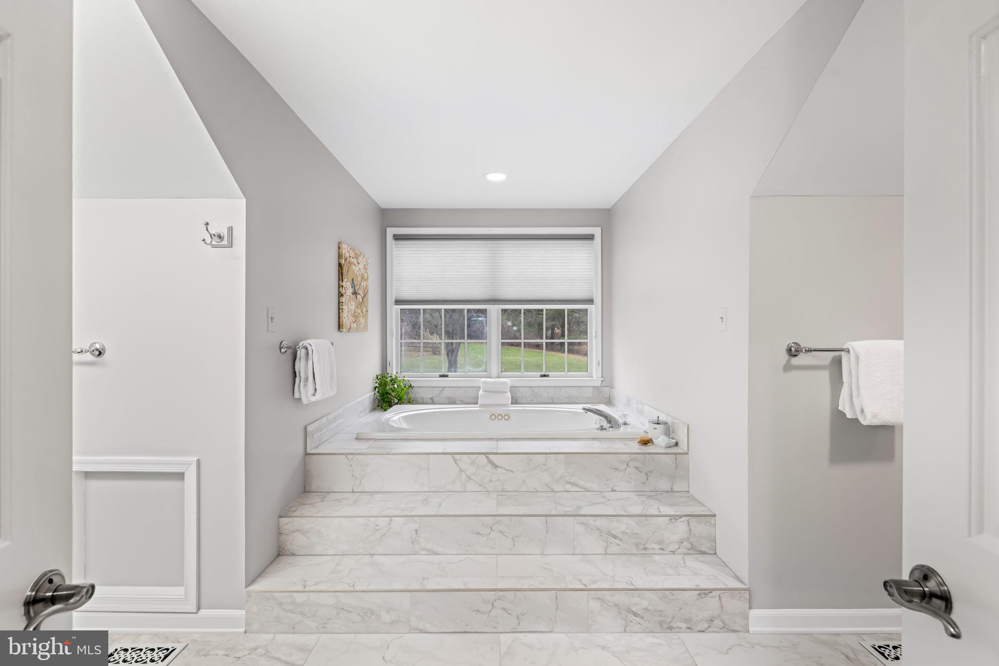 RIVER HILL - Residential