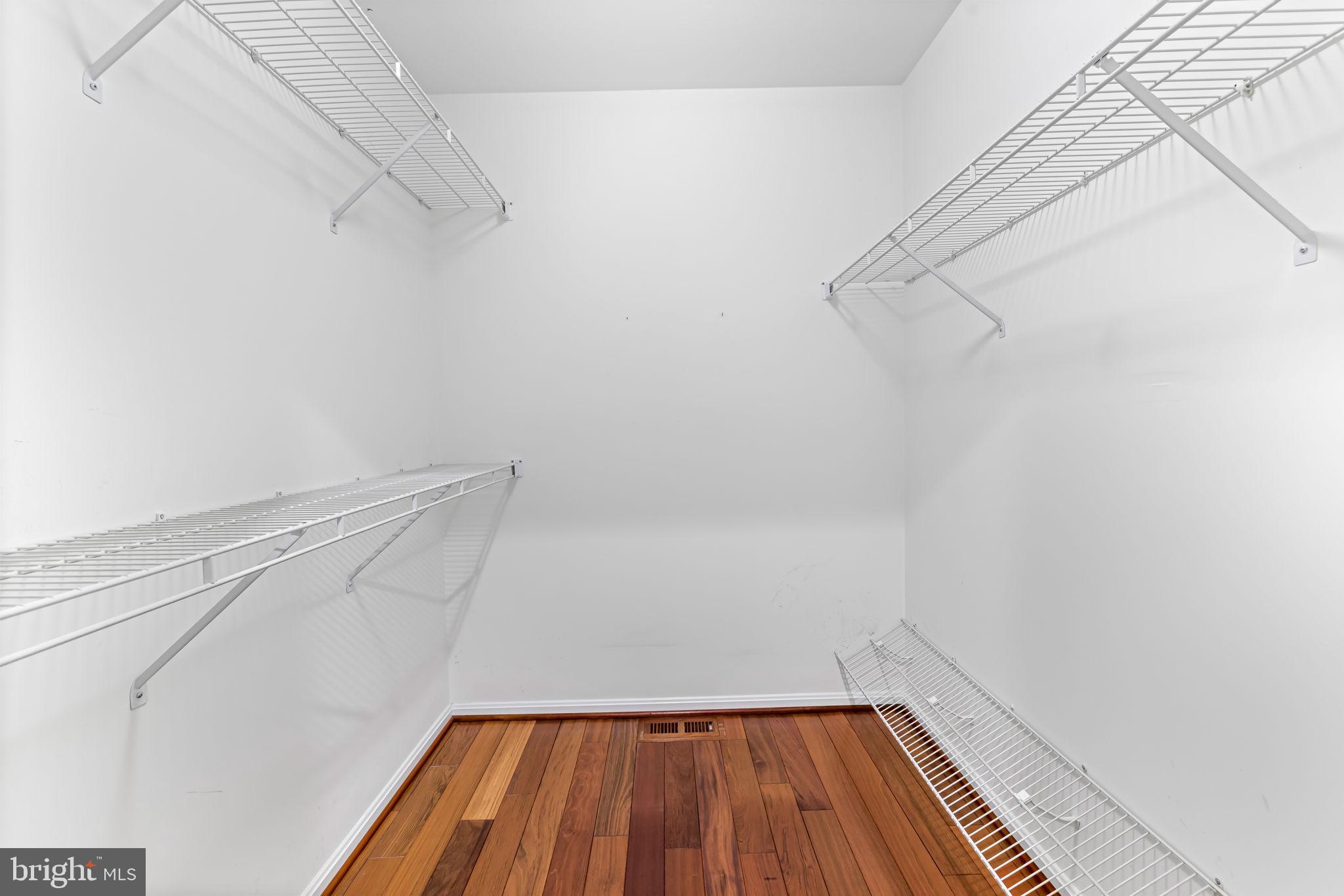 RIVER HILL - Residential