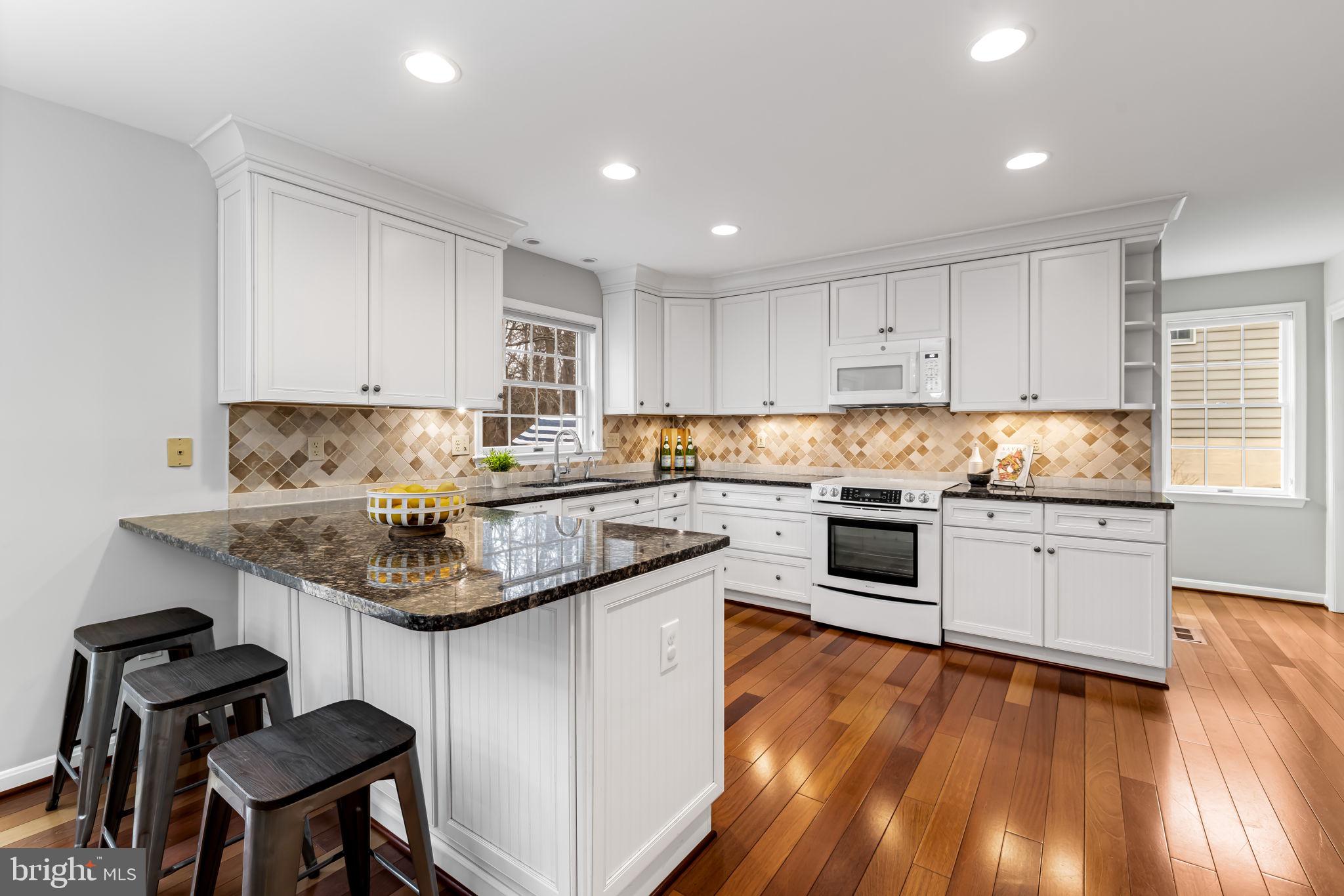 RIVER HILL - Residential