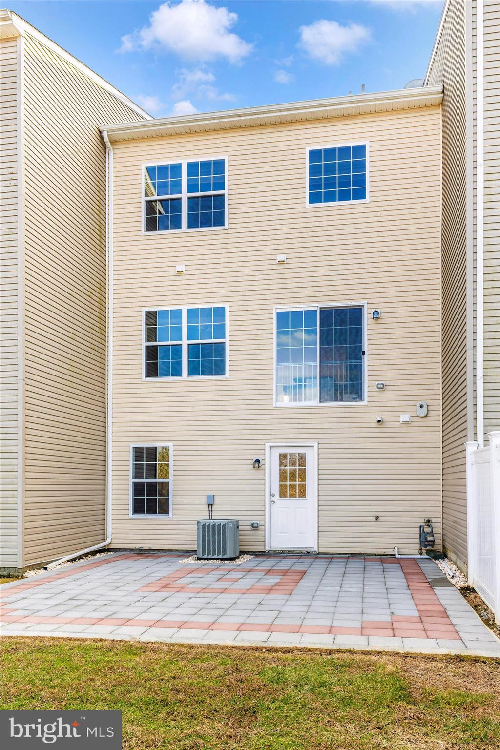 CARRIAGE HILL - Residential Lease