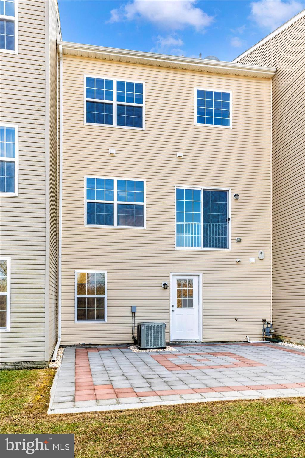 CARRIAGE HILL - Residential Lease