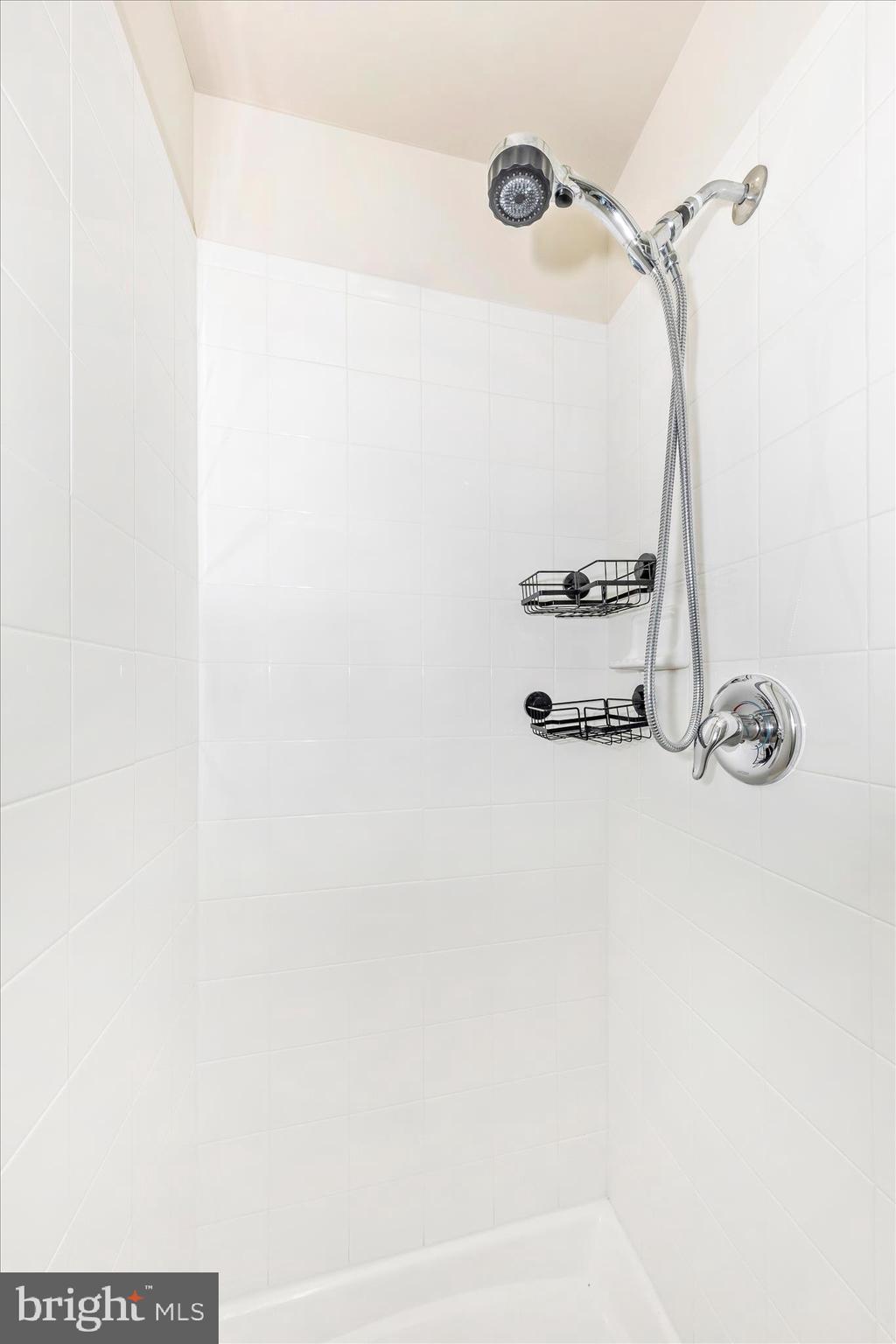 CARRIAGE HILL - Residential Lease