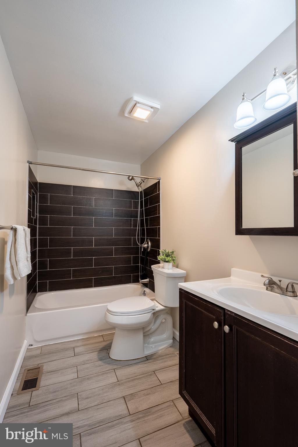 AMBER MEADOWS - Residential