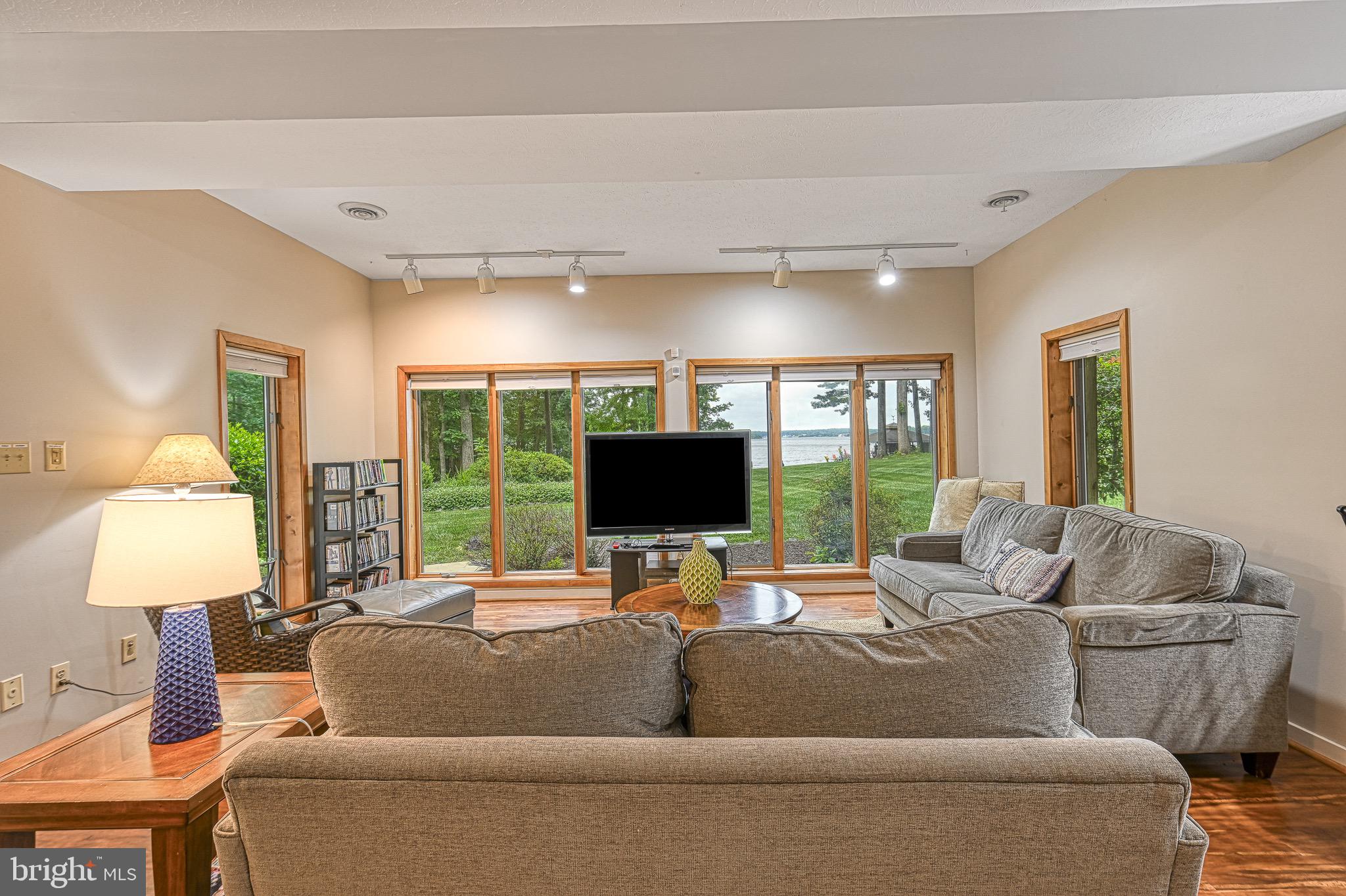 ROCKLAND CREEK ESTATES - Residential