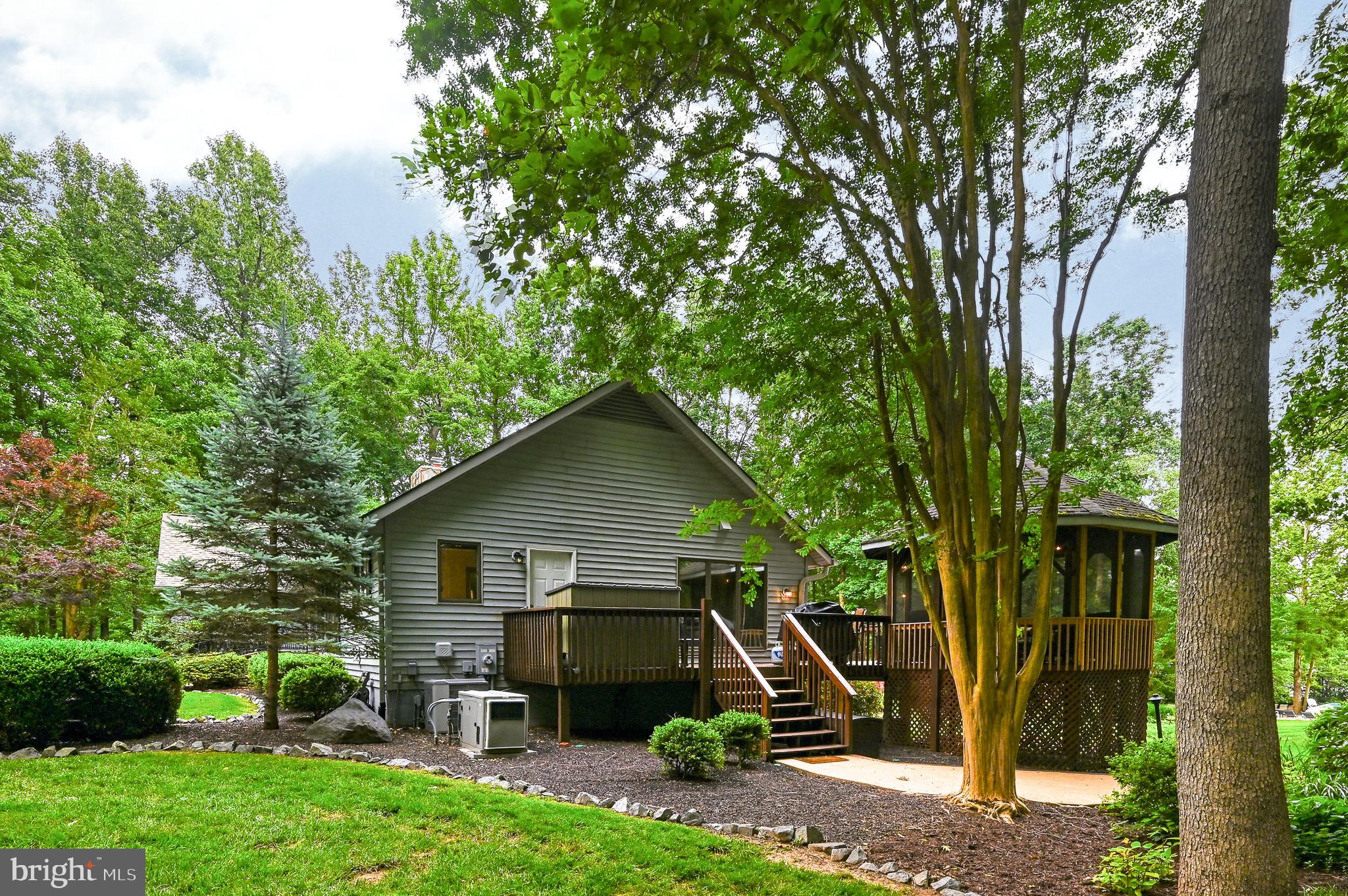 ROCKLAND CREEK ESTATES - Residential