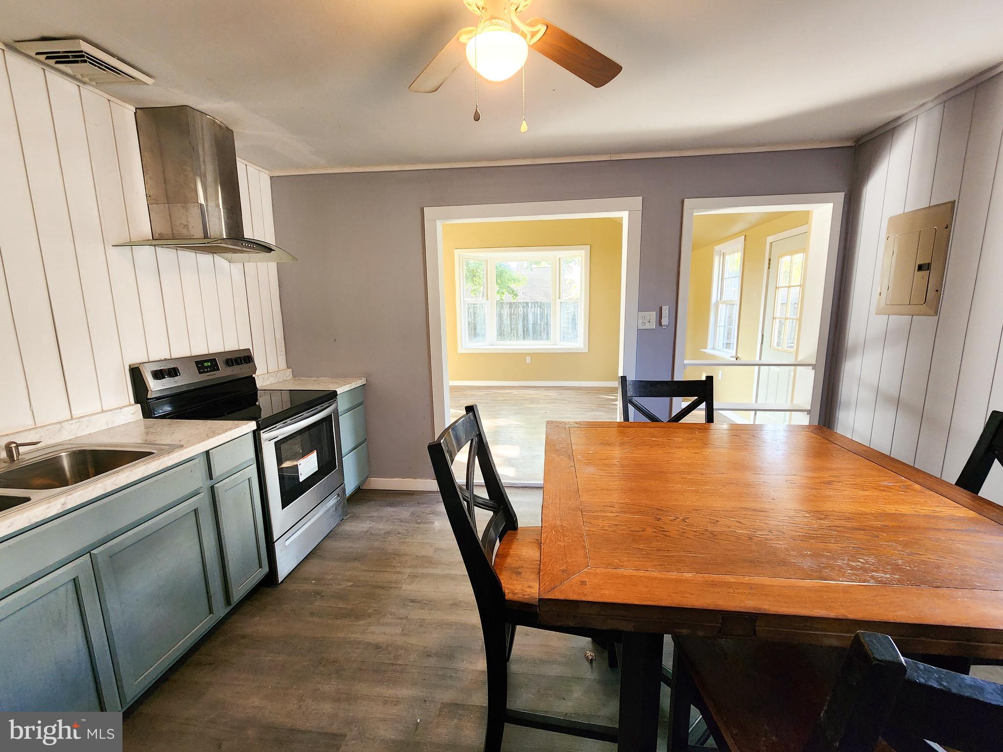 POTTSGROVE MANOR - Residential