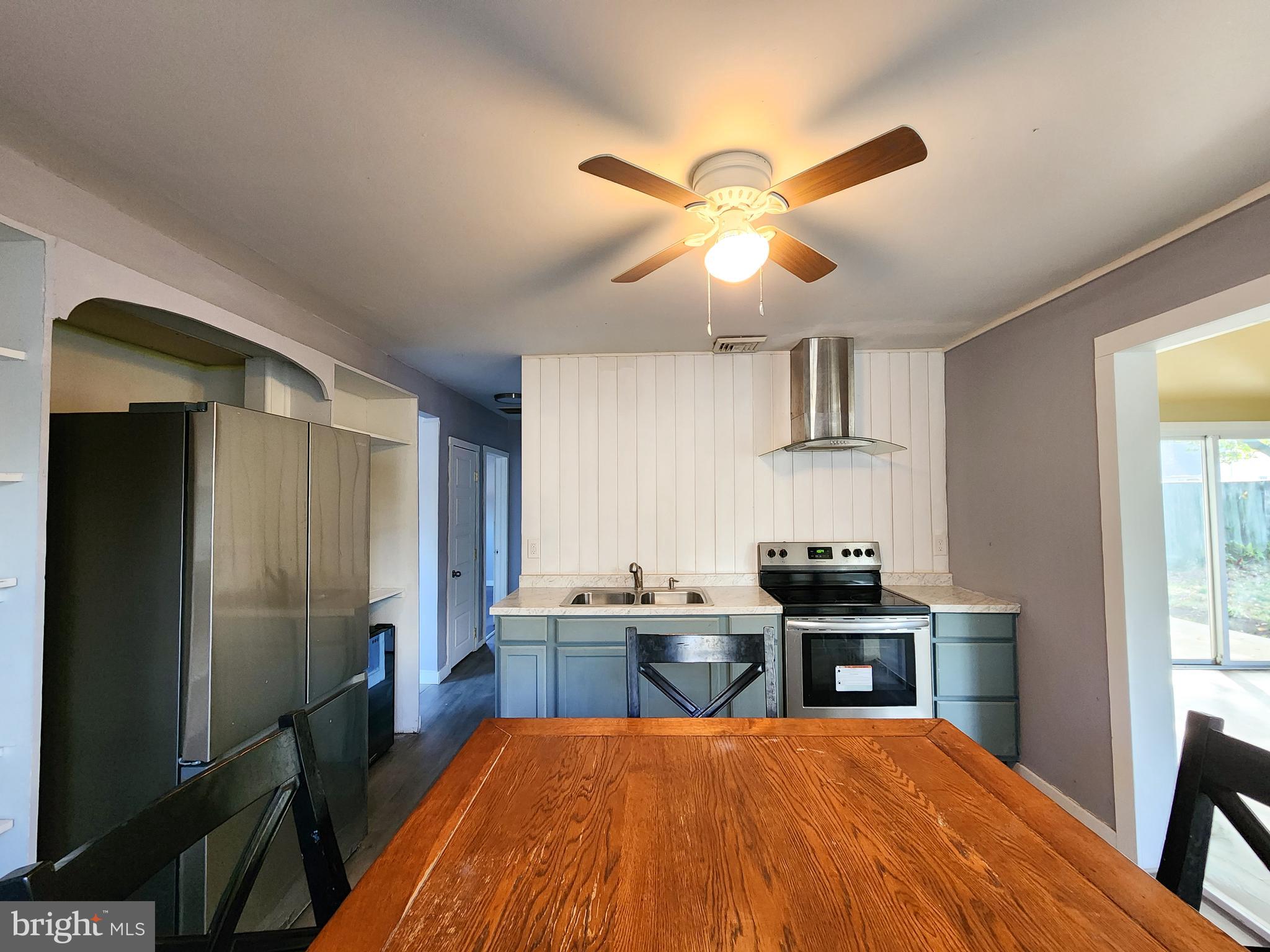 POTTSGROVE MANOR - Residential