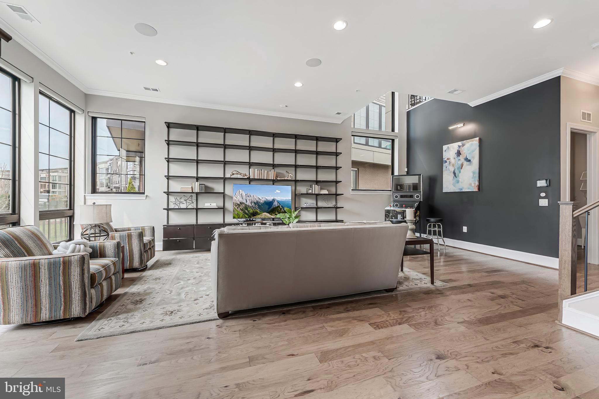 ONE LOUDOUN - Residential