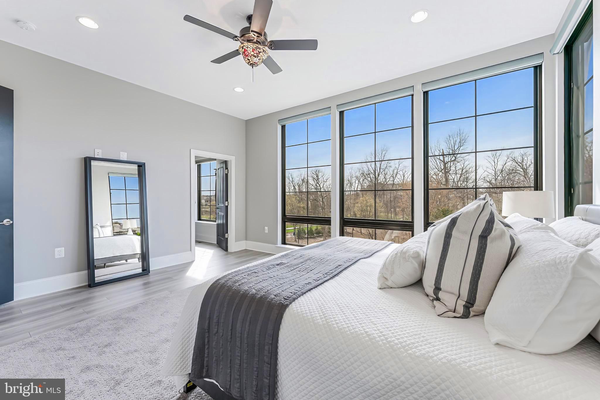 ONE LOUDOUN - Residential