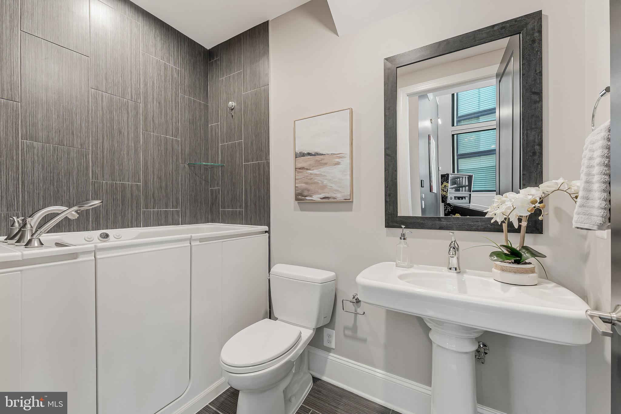 ONE LOUDOUN - Residential