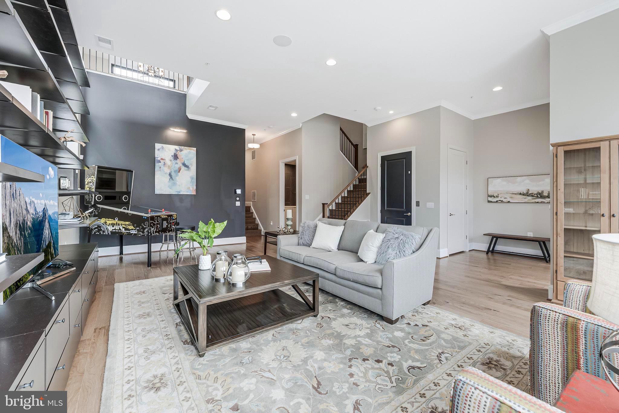 ONE LOUDOUN - Residential