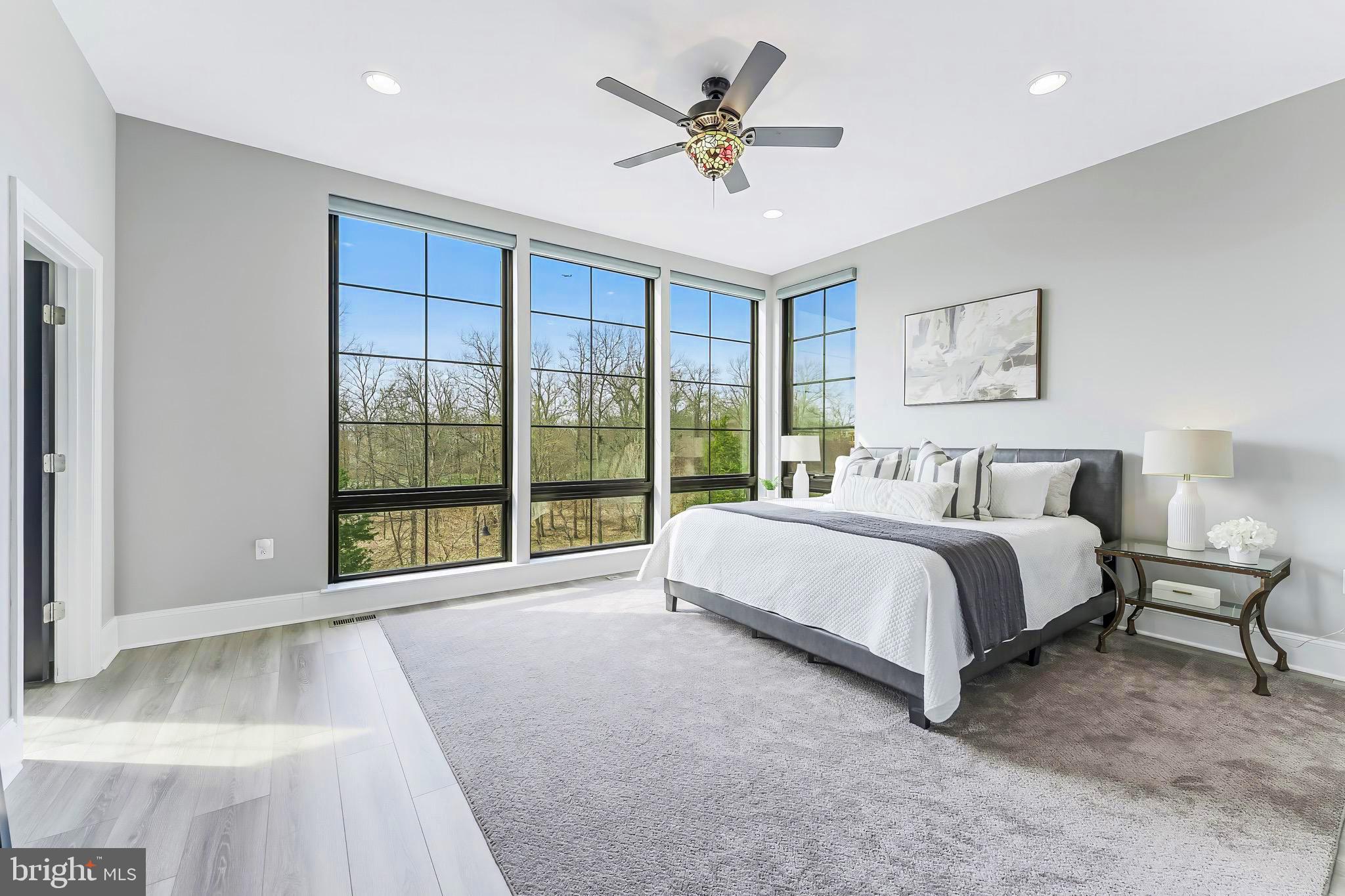 ONE LOUDOUN - Residential