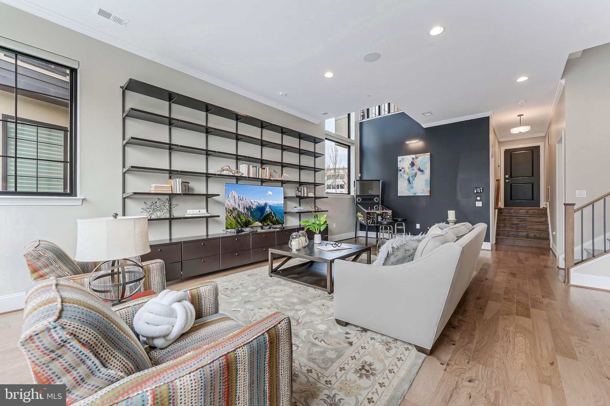 ONE LOUDOUN - Residential