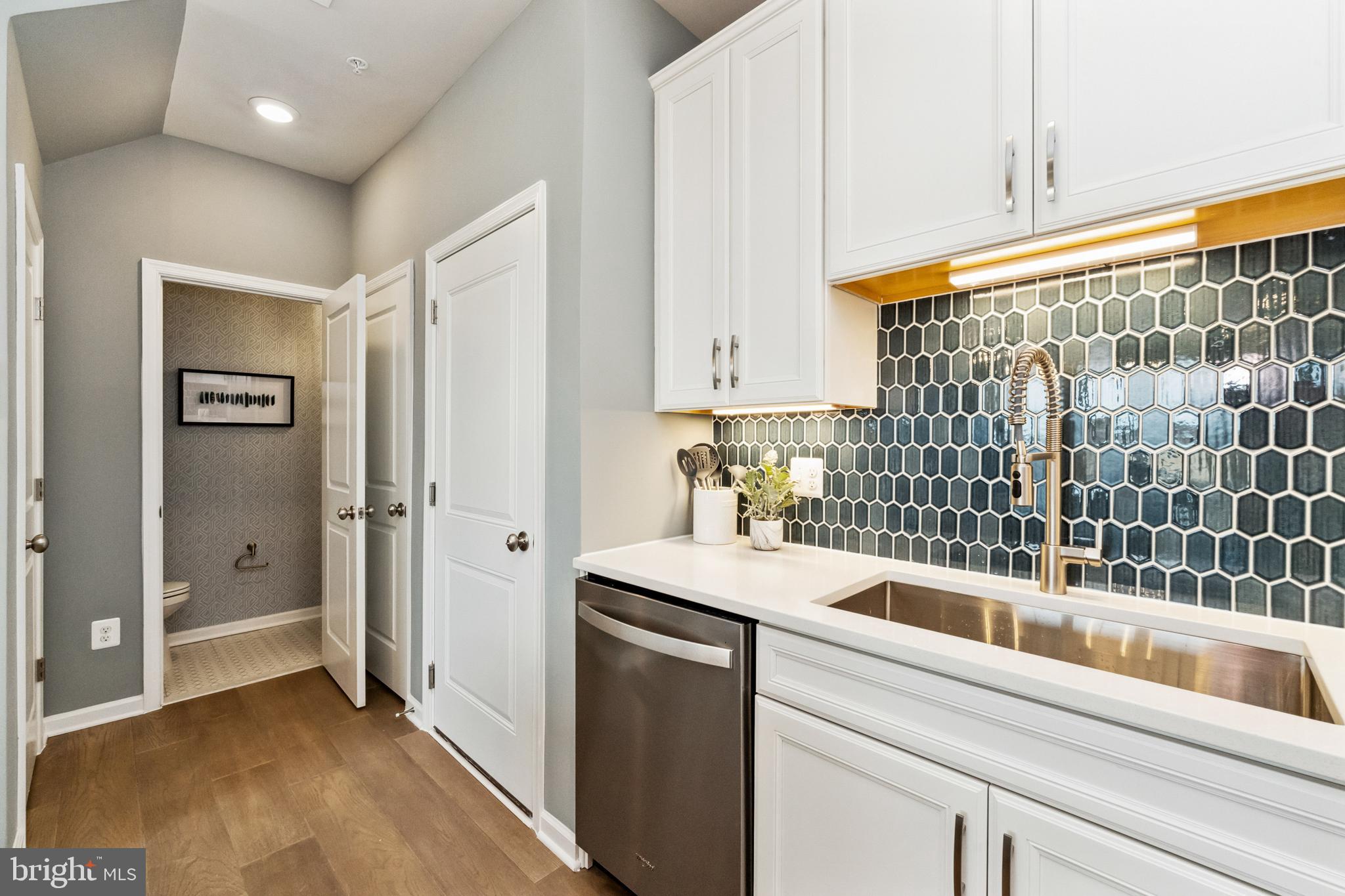 POTOMAC STATION MARKETPLACE - Residential