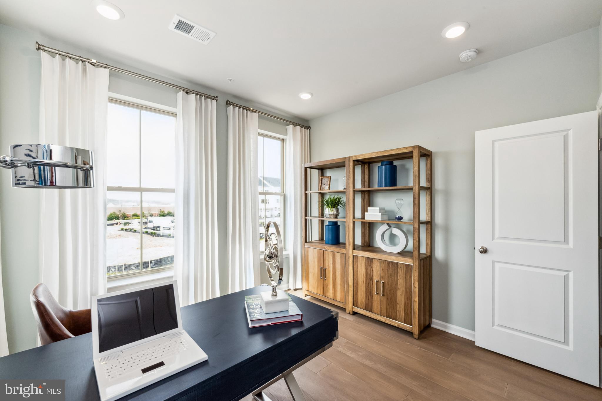 POTOMAC STATION MARKETPLACE - Residential