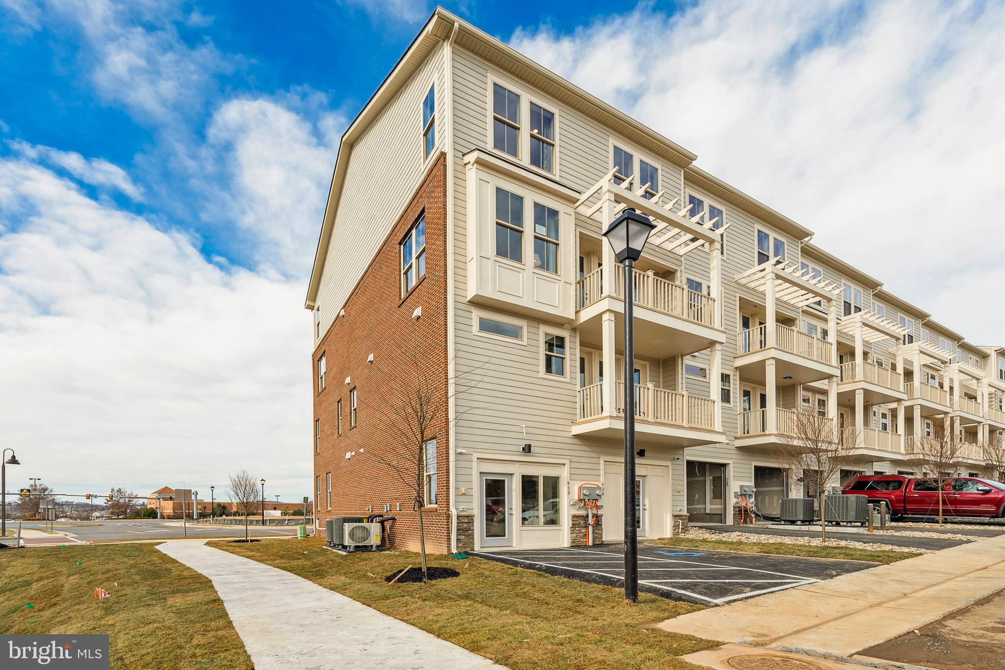 POTOMAC STATION MARKETPLACE - Residential