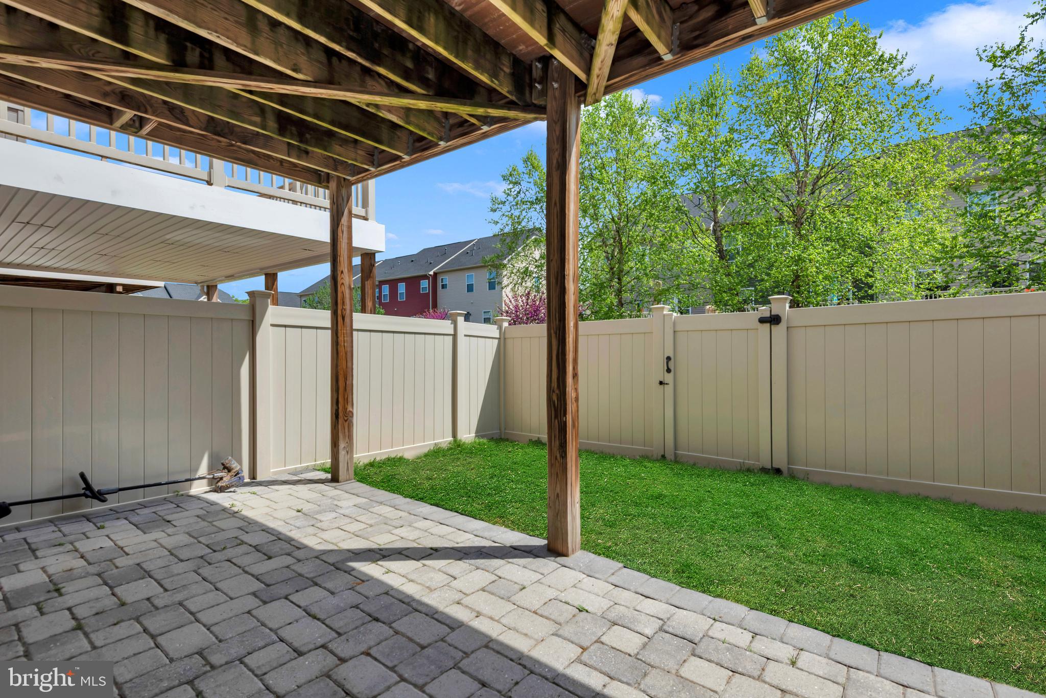 8121 HICKORY HOLLOW DRIVE