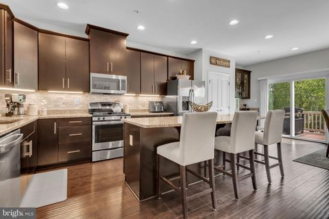 8121 HICKORY HOLLOW DRIVE GLEN BURNIE MD 21060